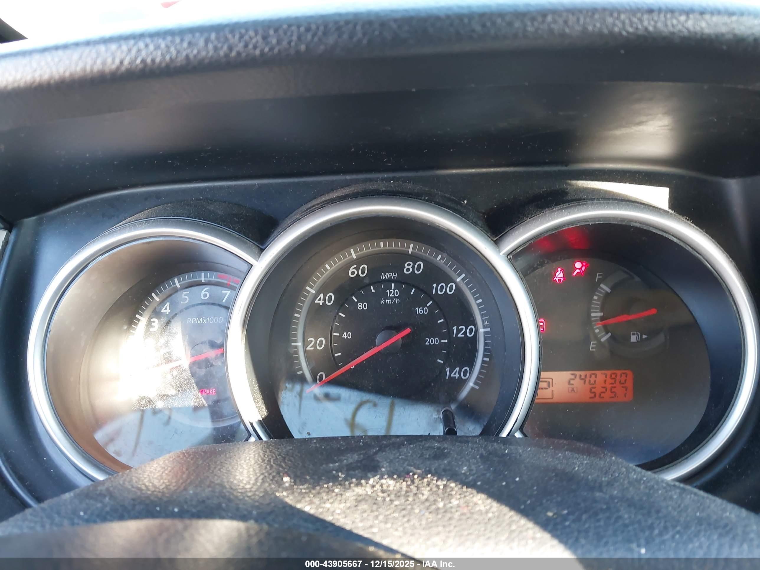 NISSAN VERSA image 7