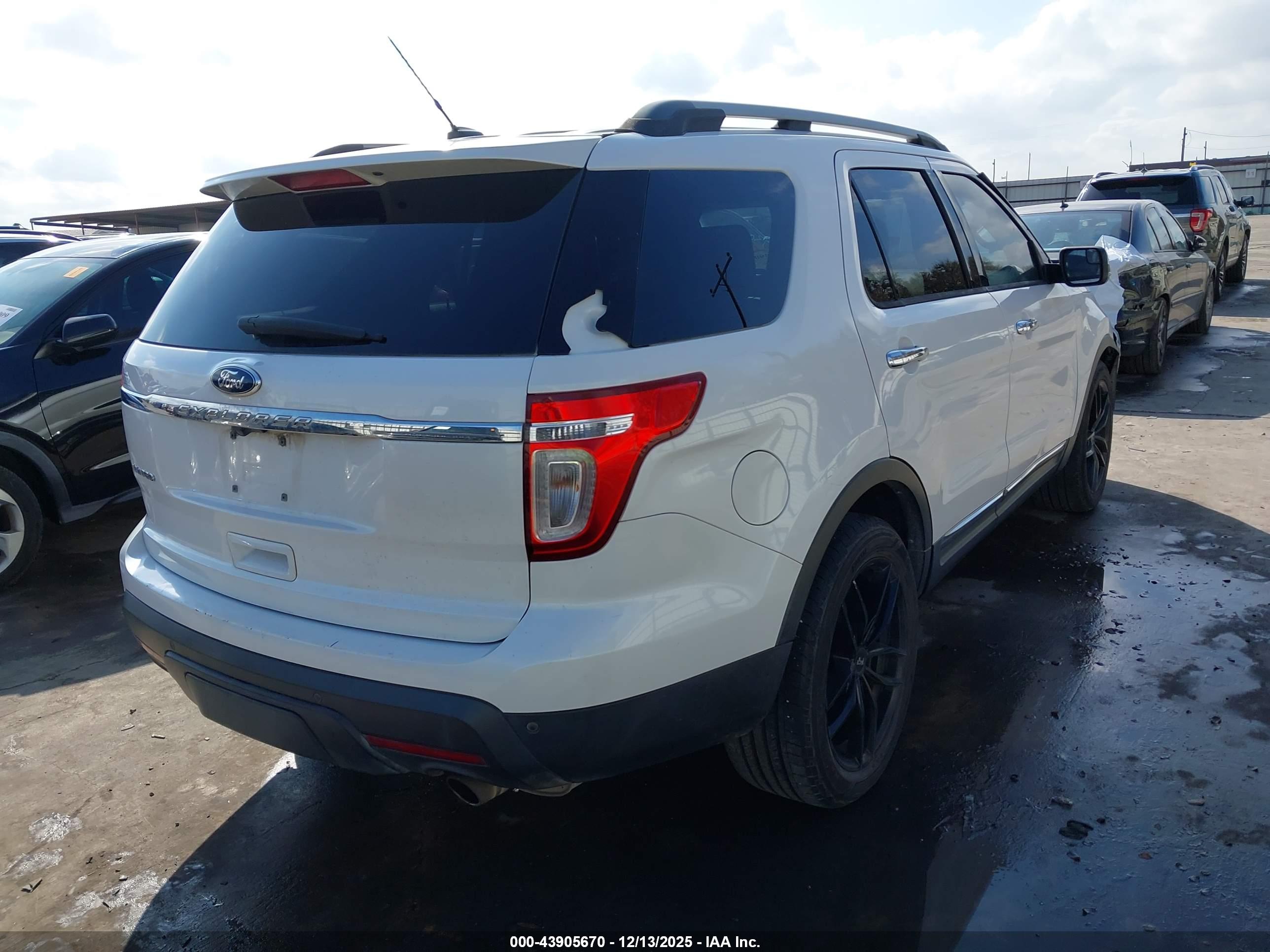 FORD EXPLORER image 4