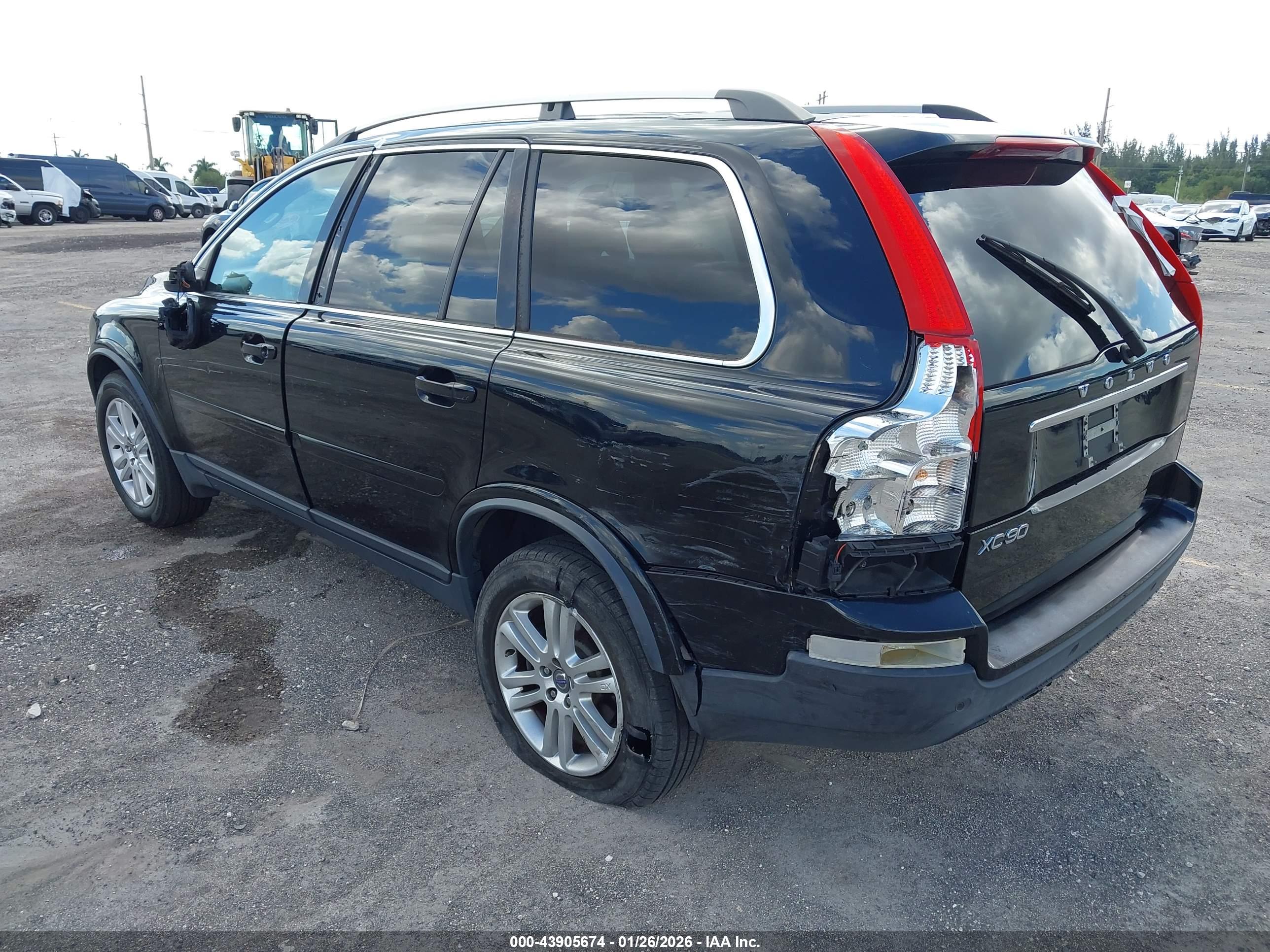 VOLVO XC90 image 3