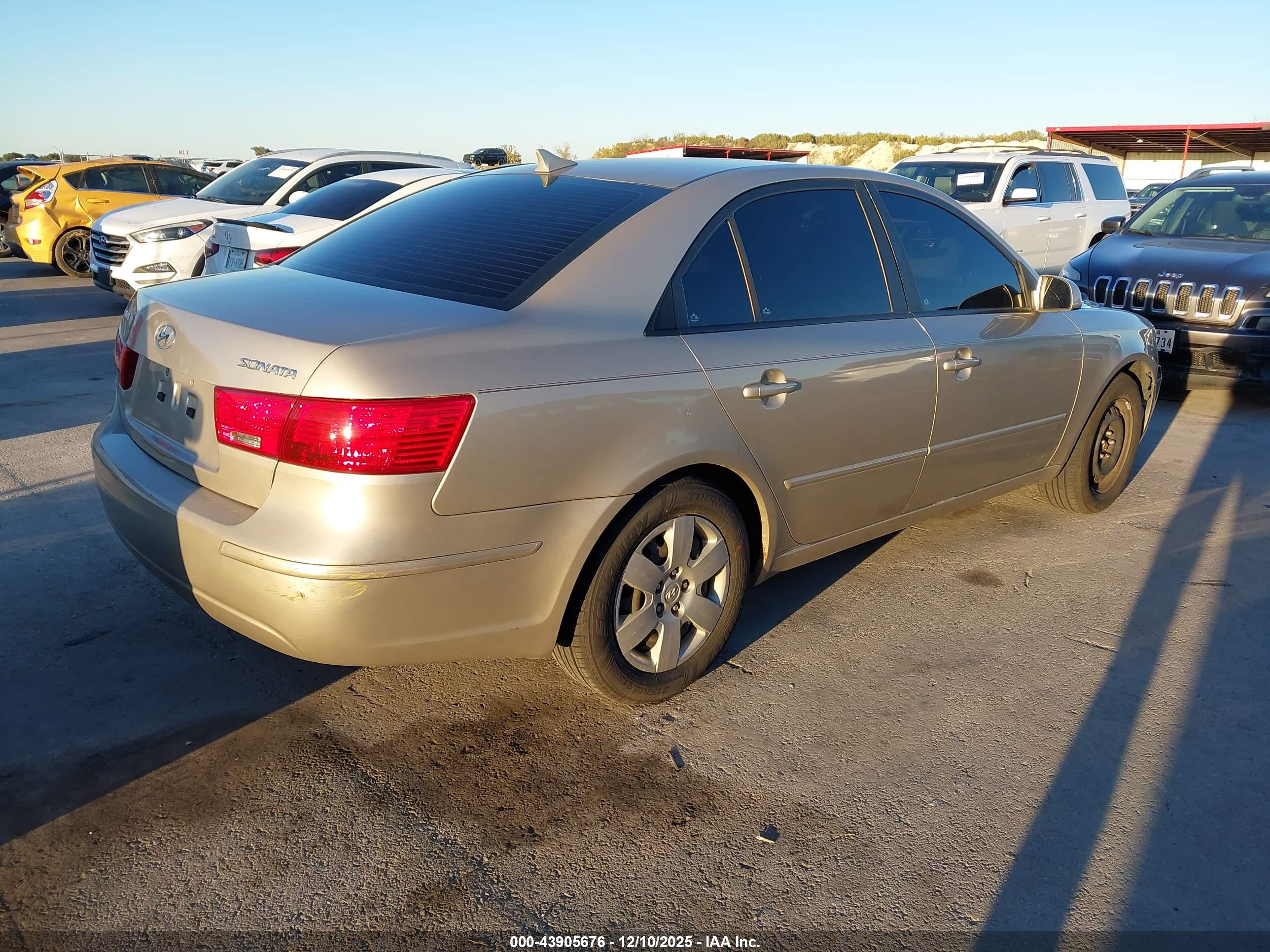 HYUNDAI SONATA image 4