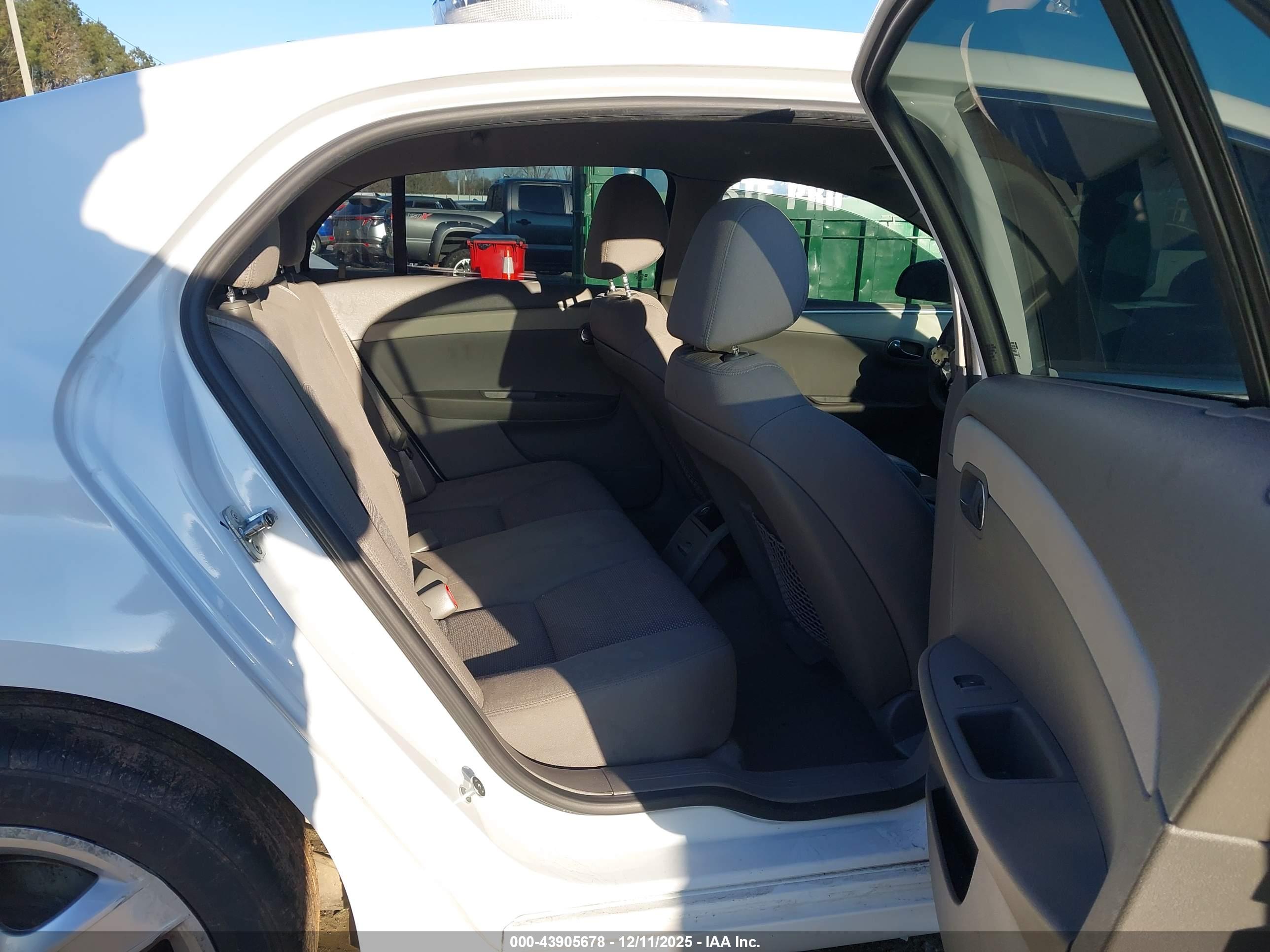 CHEVROLET MALIBU image 8