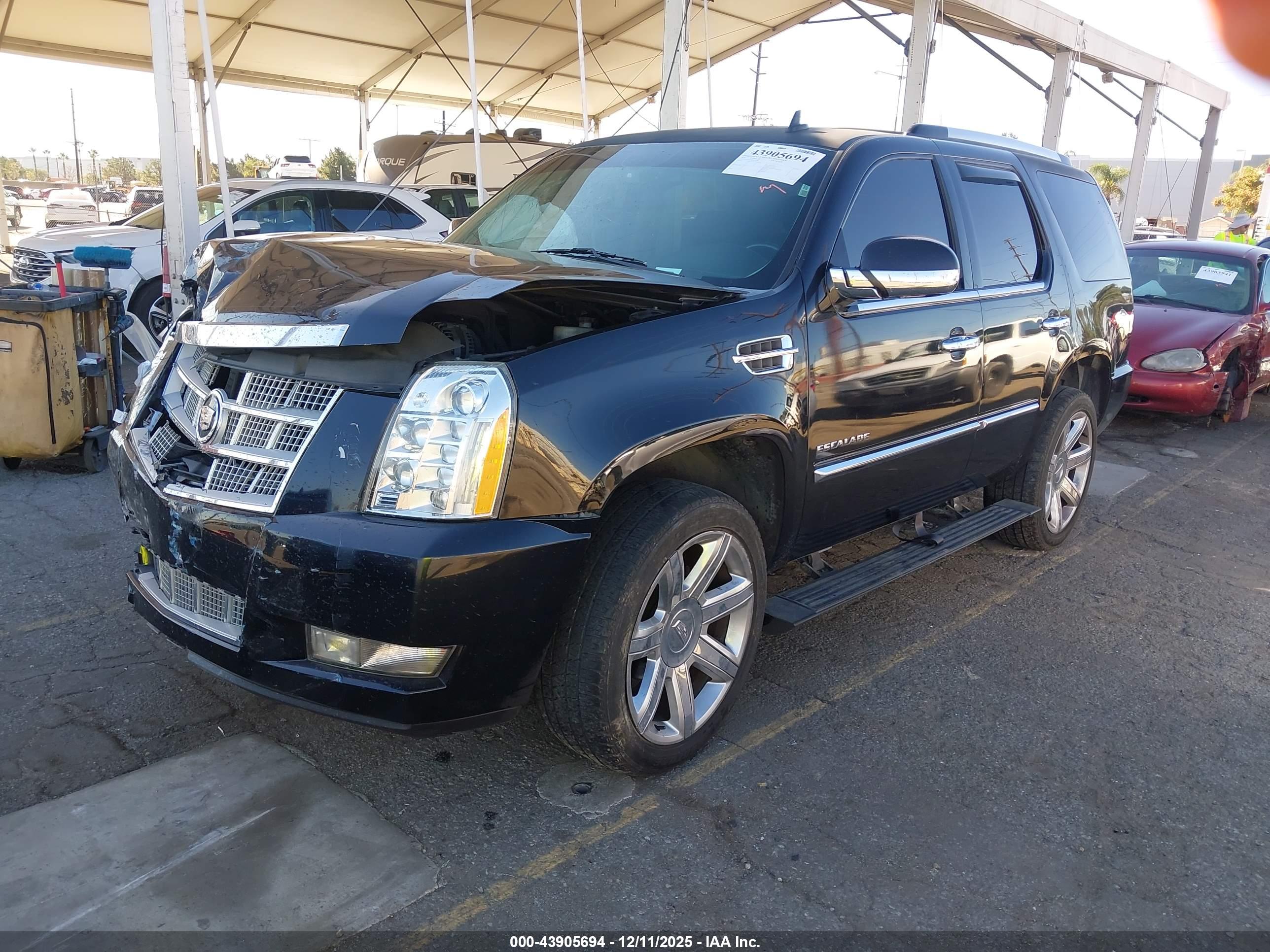 CADILLAC ESCALADE image 2
