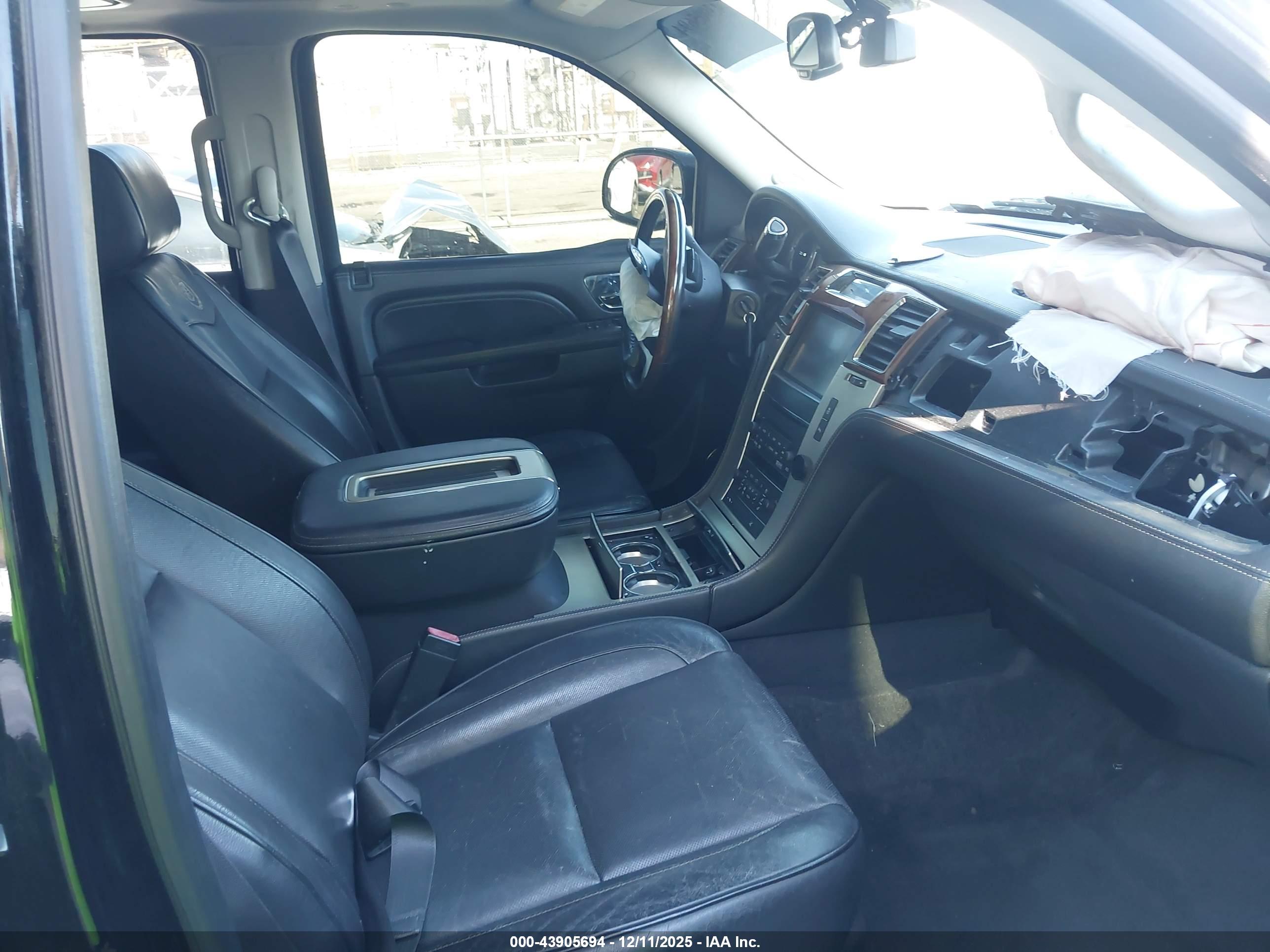 CADILLAC ESCALADE image 5