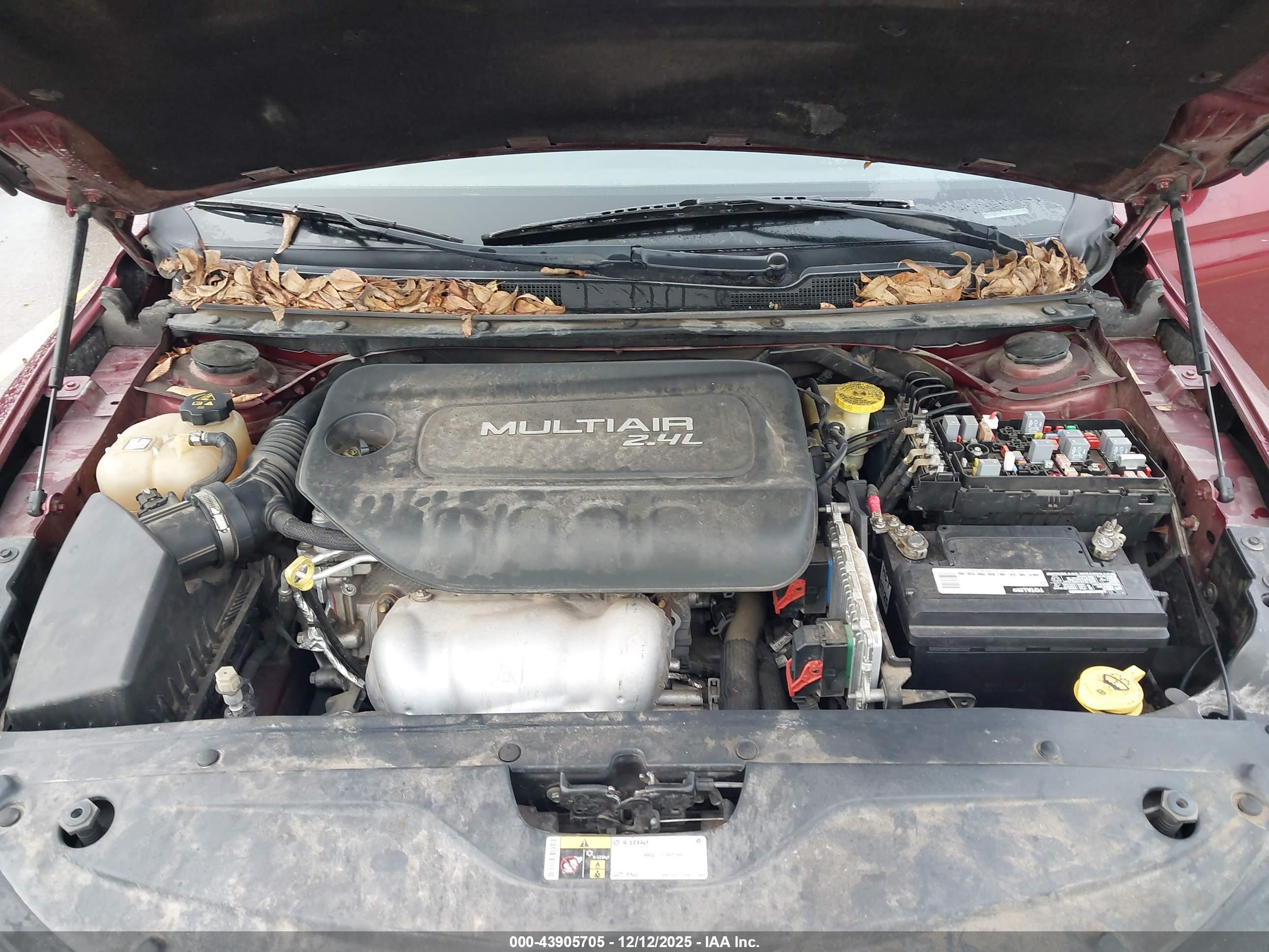 CHRYSLER 200 image 10