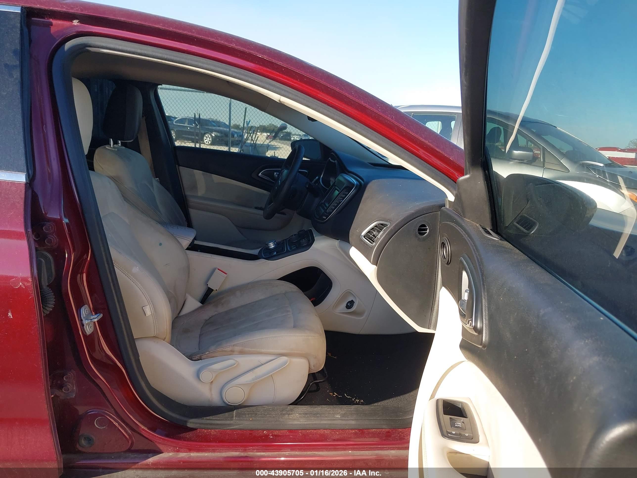 CHRYSLER 200 image 5