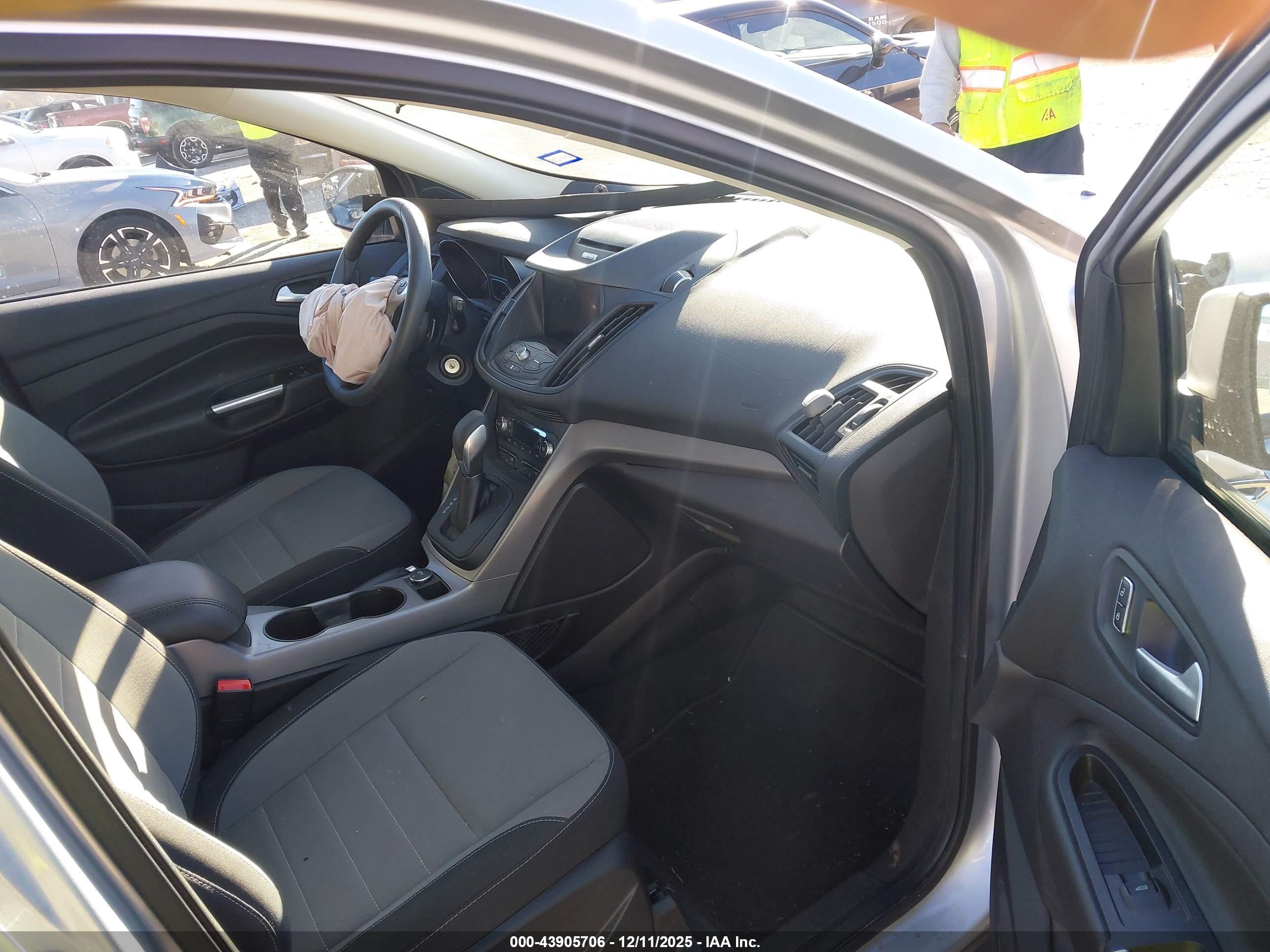 FORD ESCAPE image 5