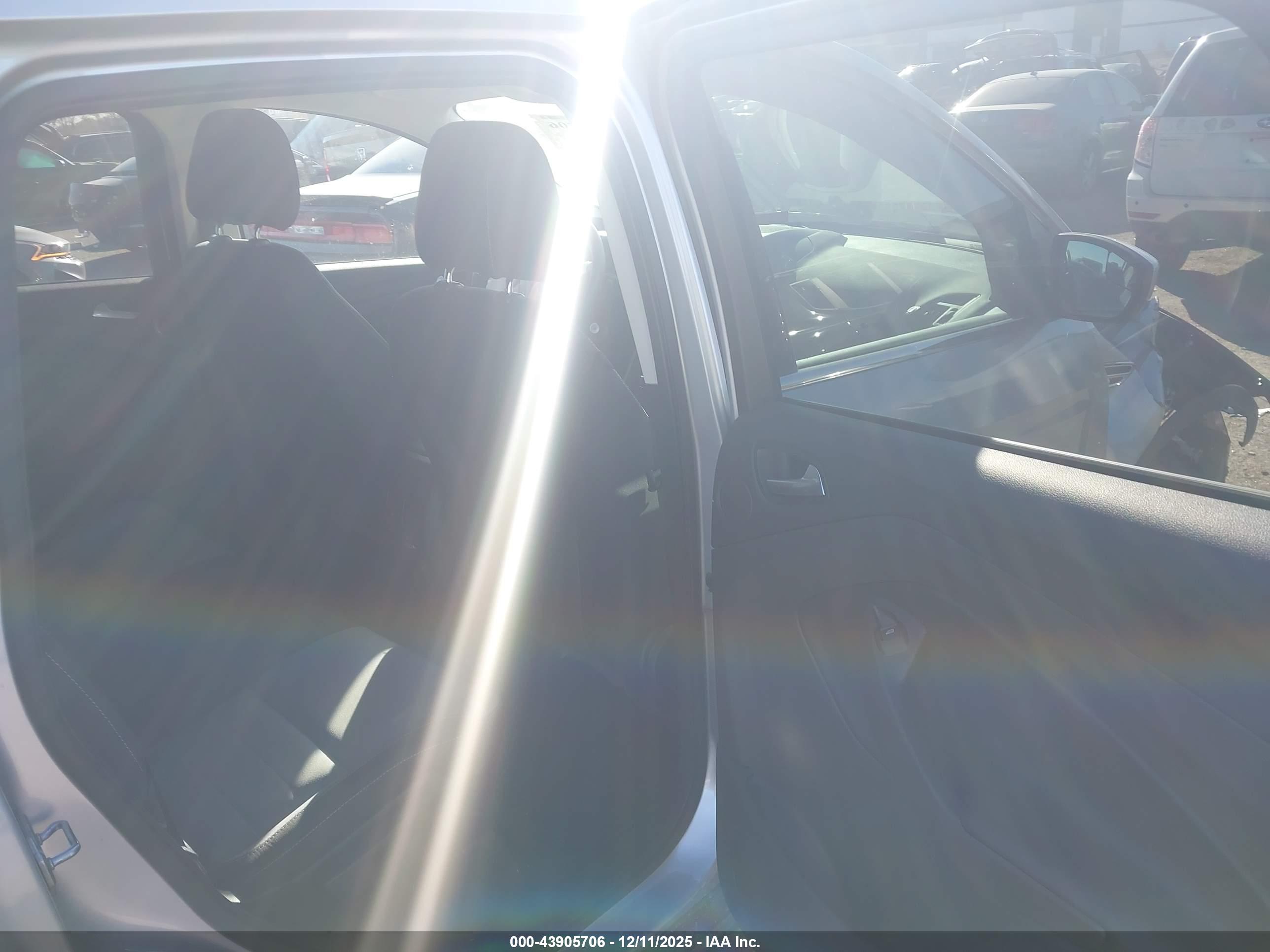 FORD ESCAPE image 8