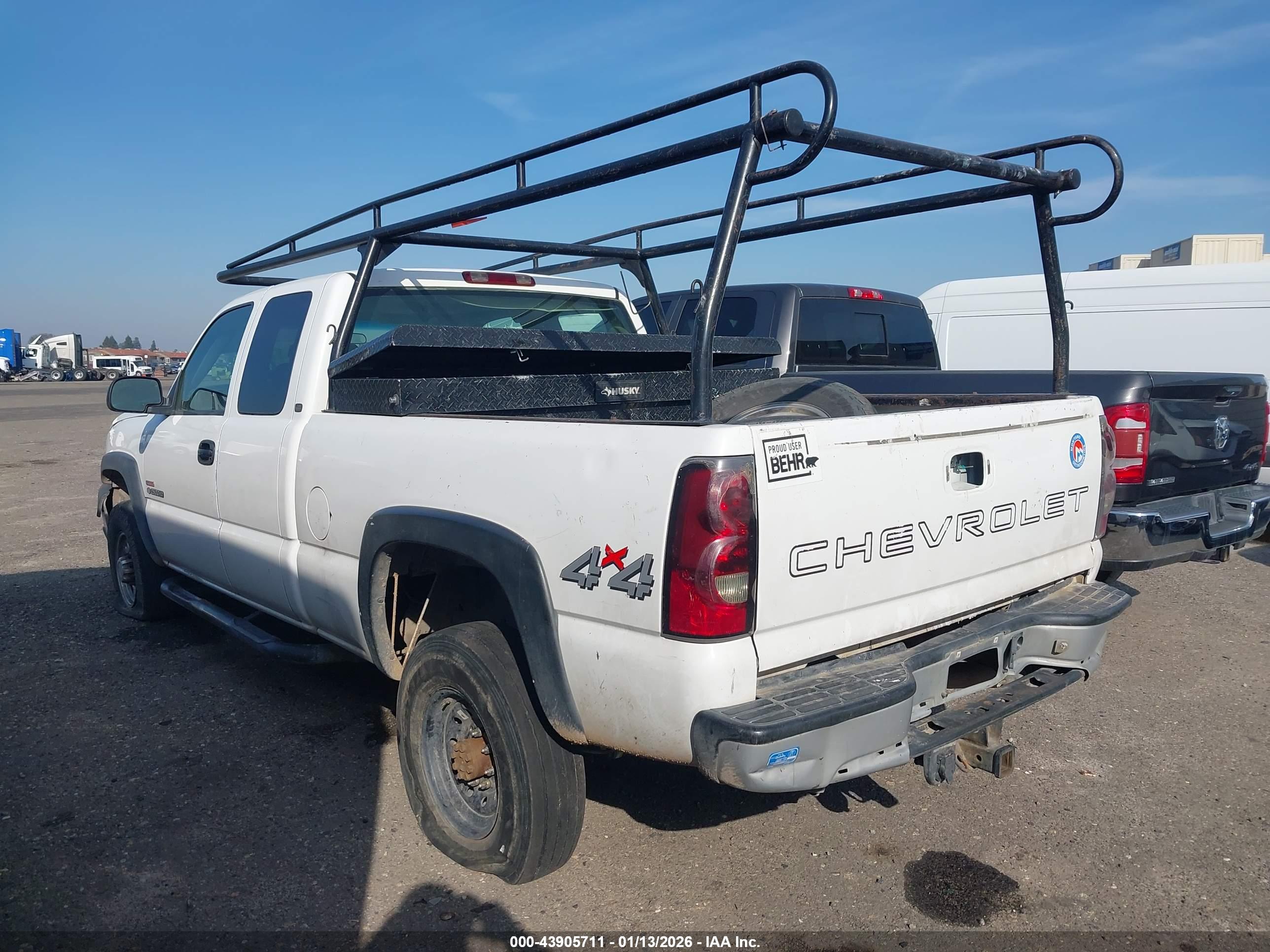 CHEVROLET SILVERADO image 3