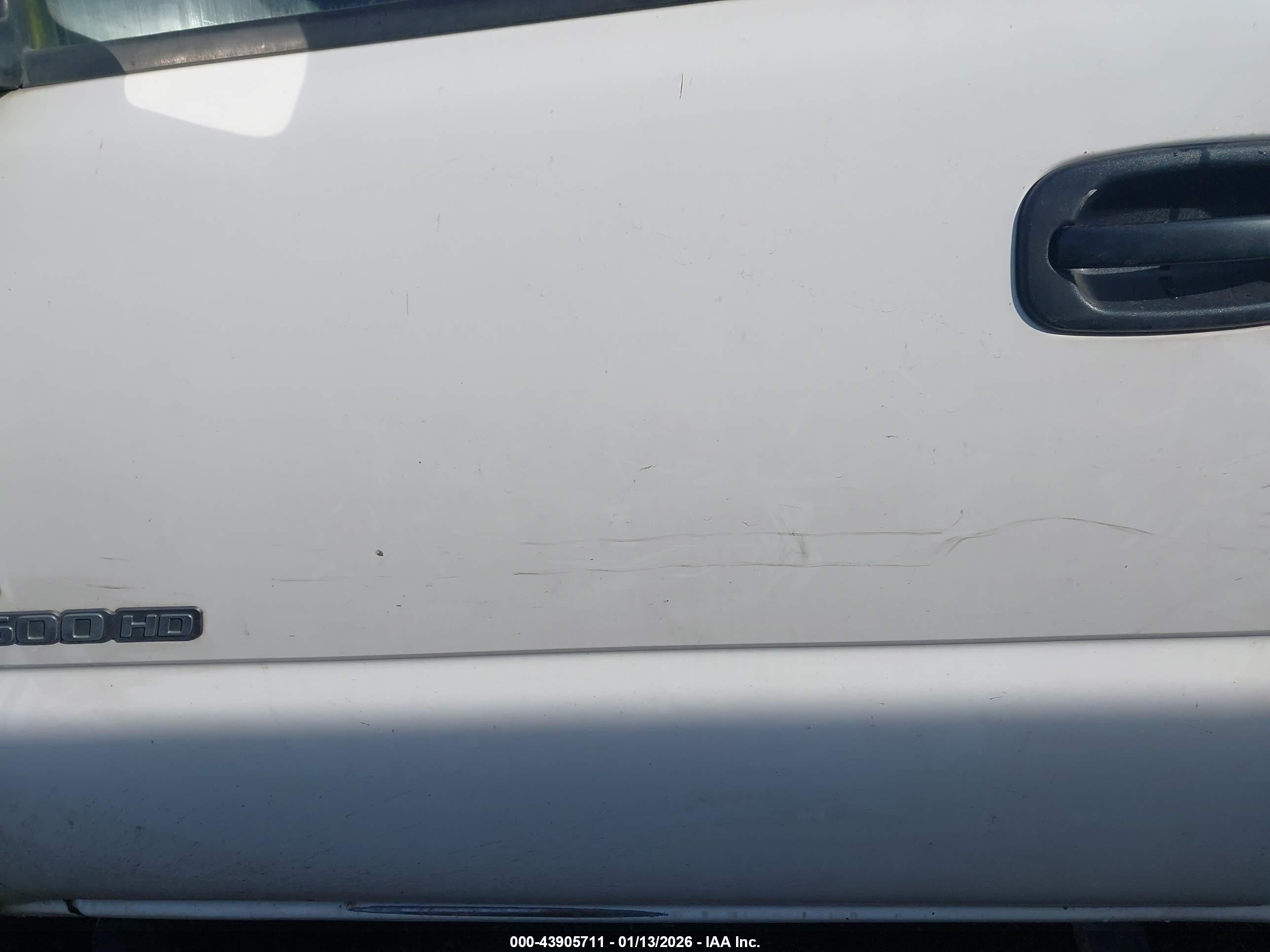 CHEVROLET SILVERADO image 6