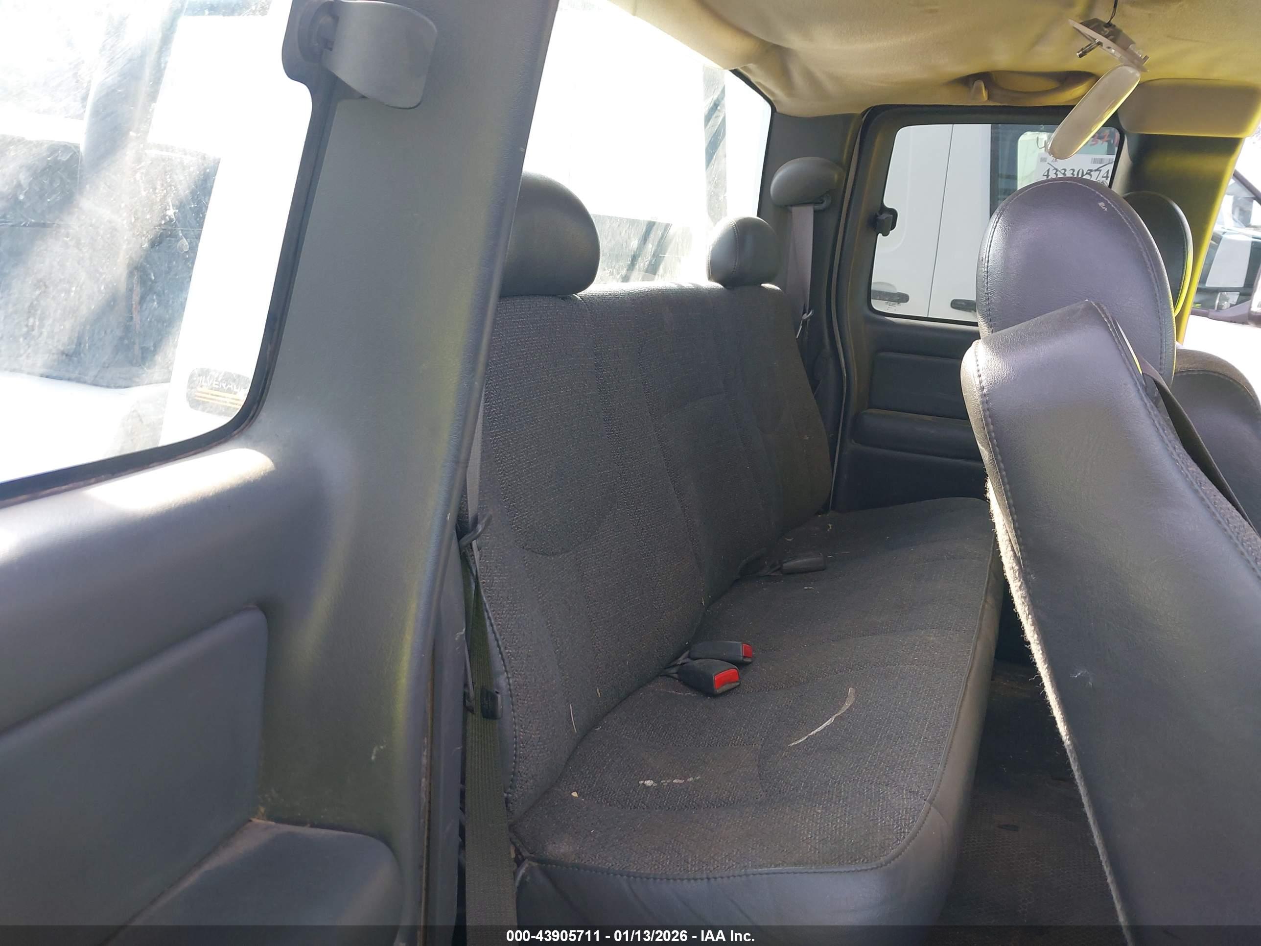 CHEVROLET SILVERADO image 8
