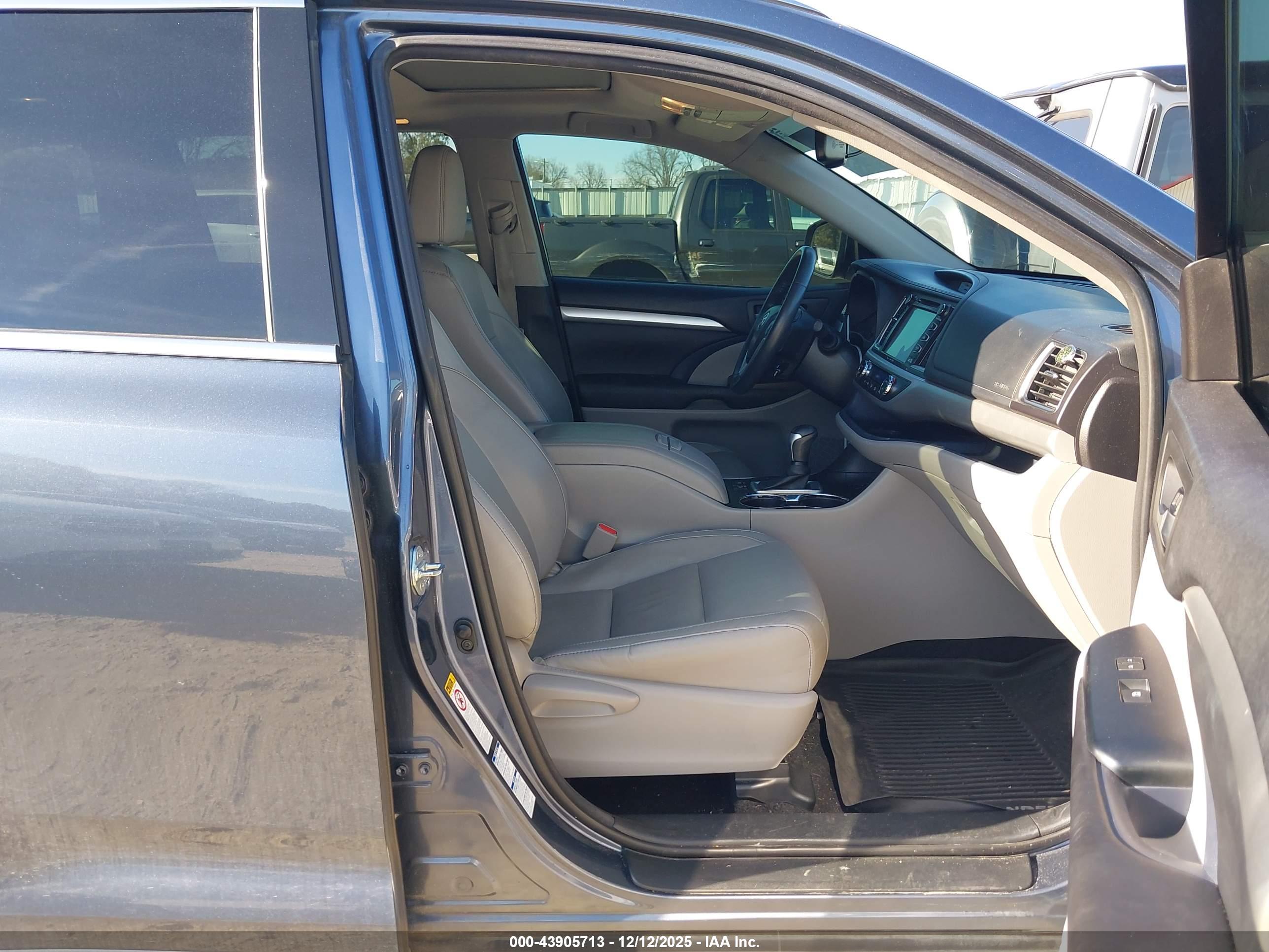 TOYOTA HIGHLANDER image 5