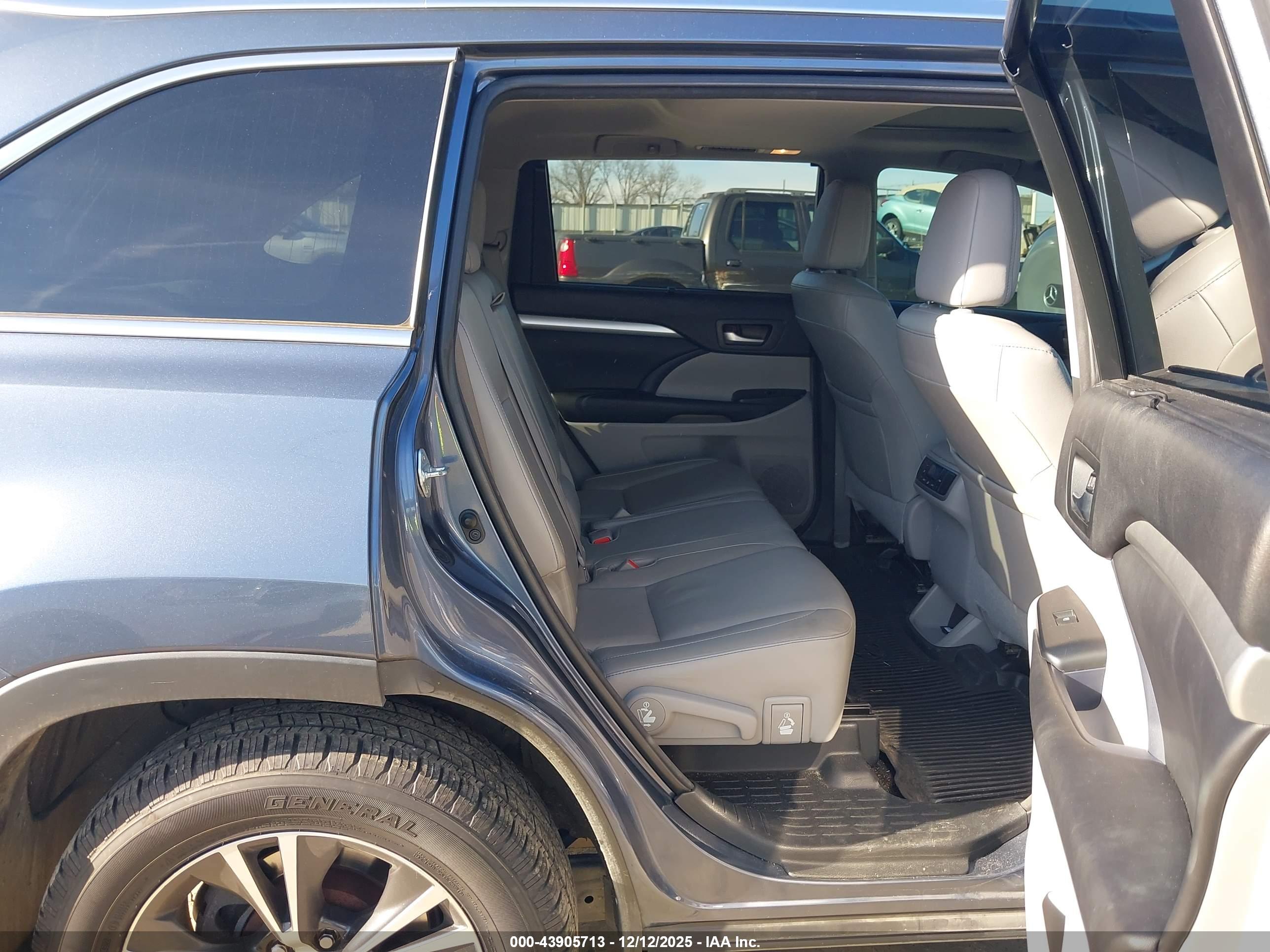 TOYOTA HIGHLANDER image 8