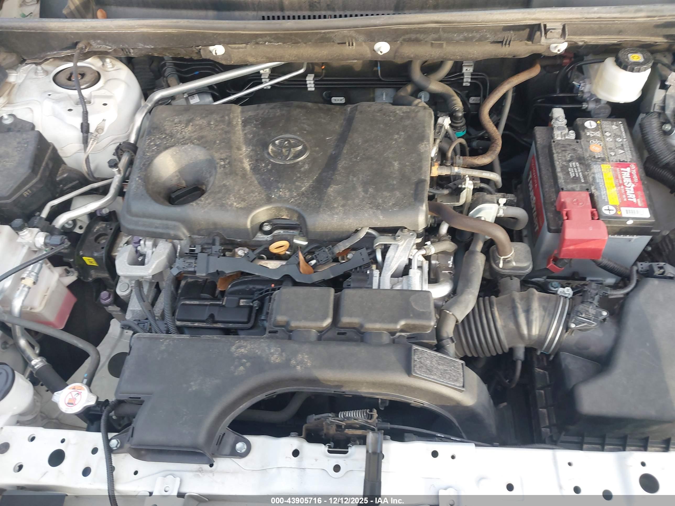 TOYOTA RAV4 image 10