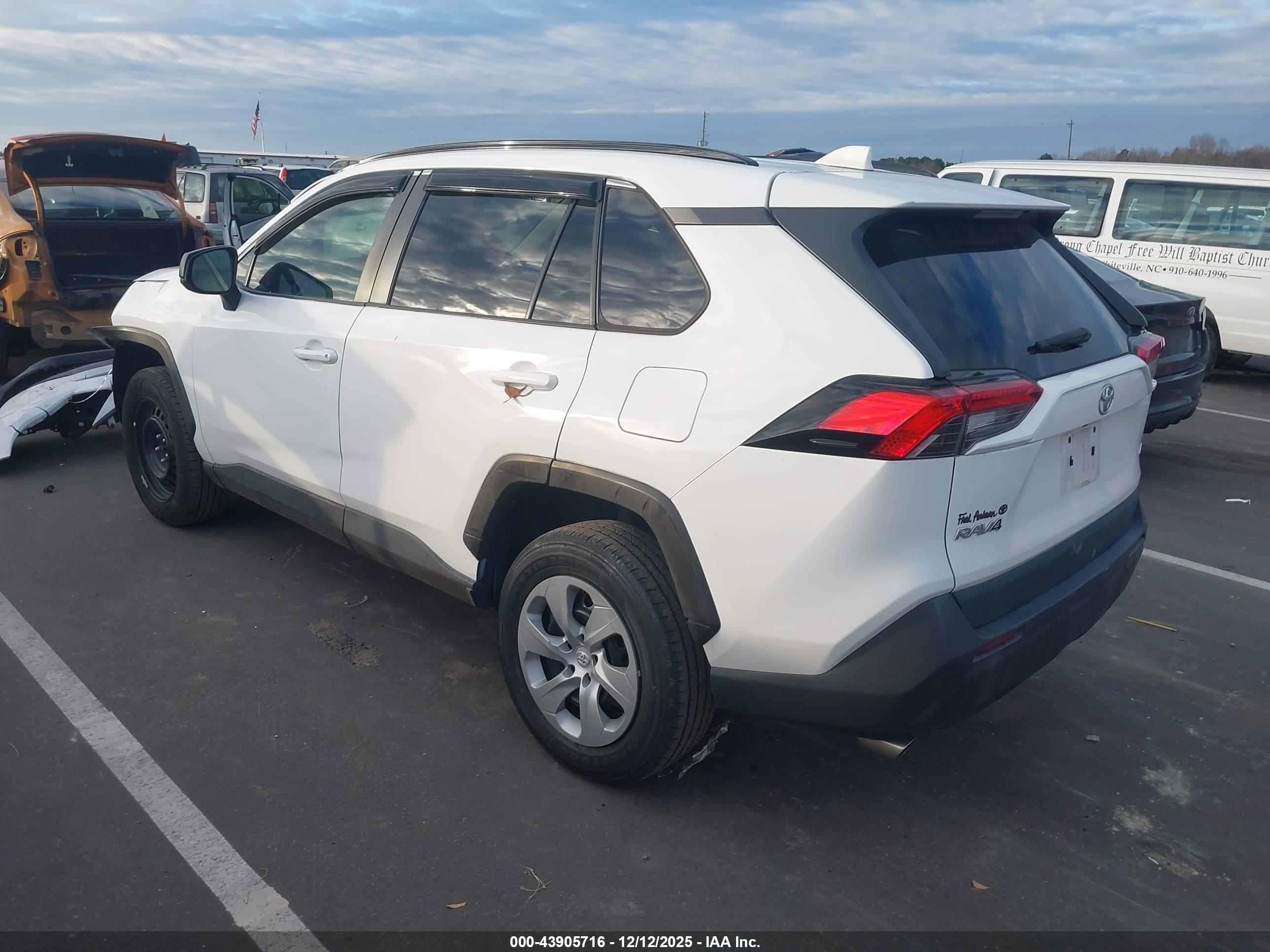 TOYOTA RAV4 image 3