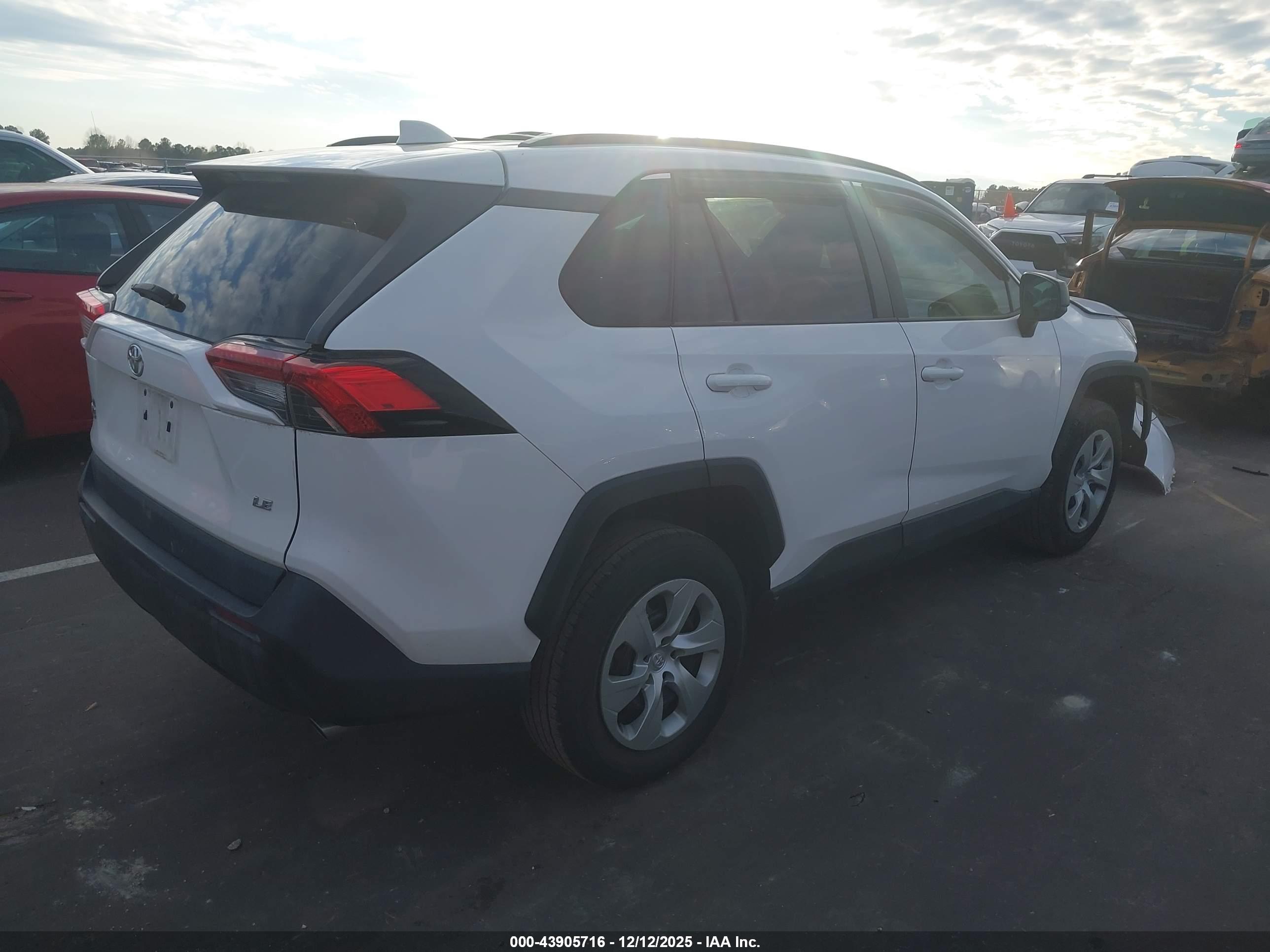 TOYOTA RAV4 image 4