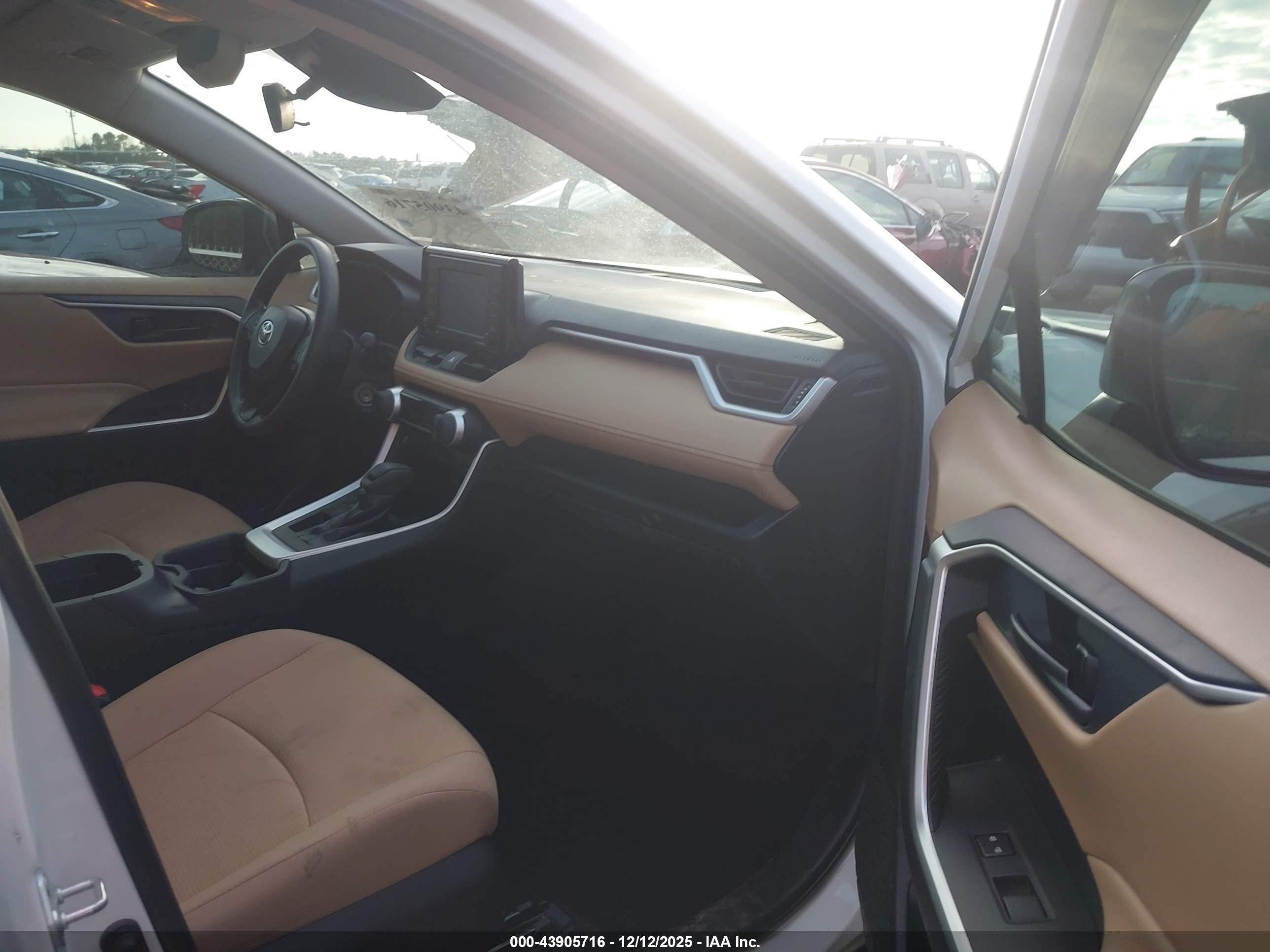 TOYOTA RAV4 image 5