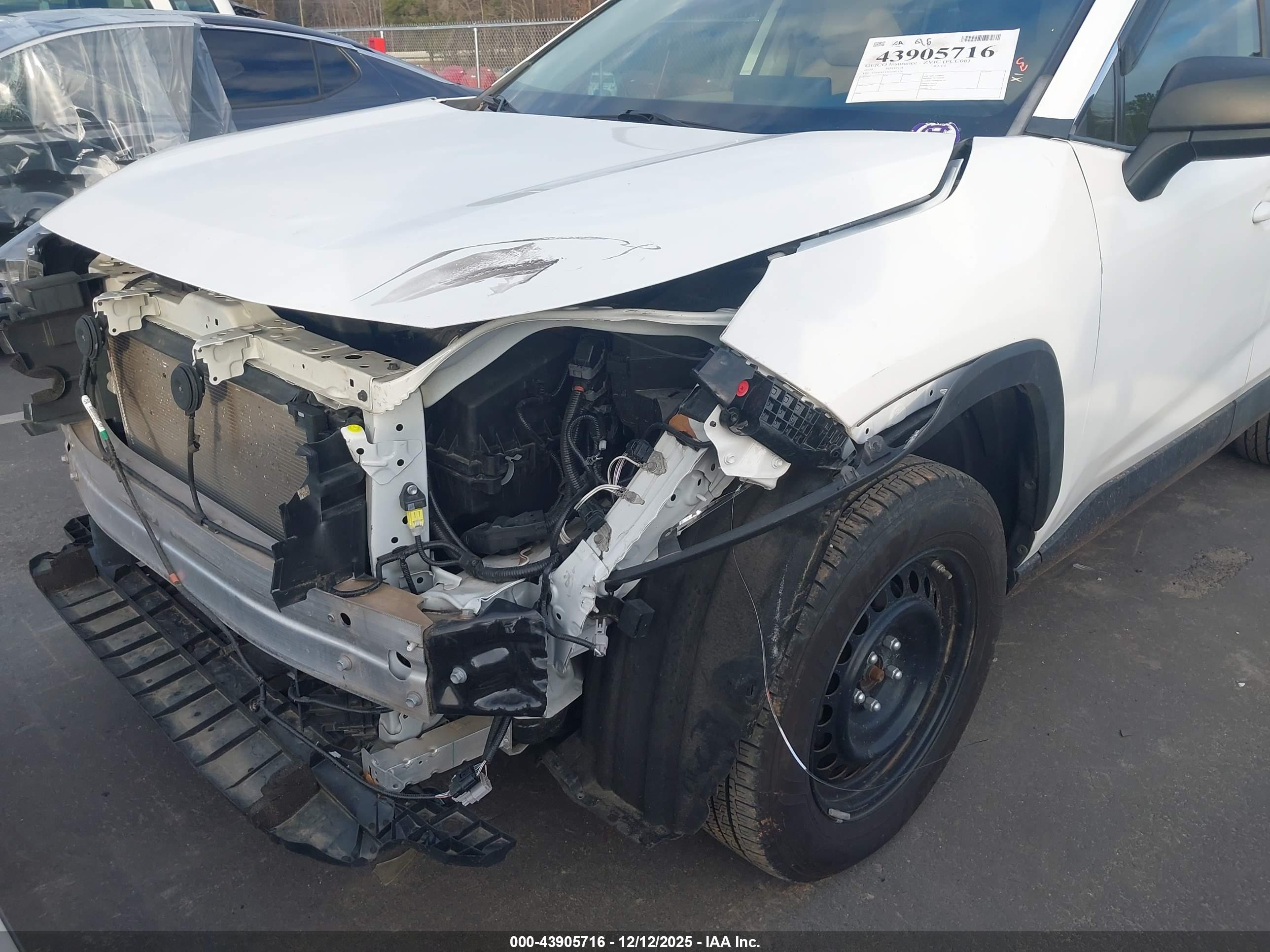 TOYOTA RAV4 image 6