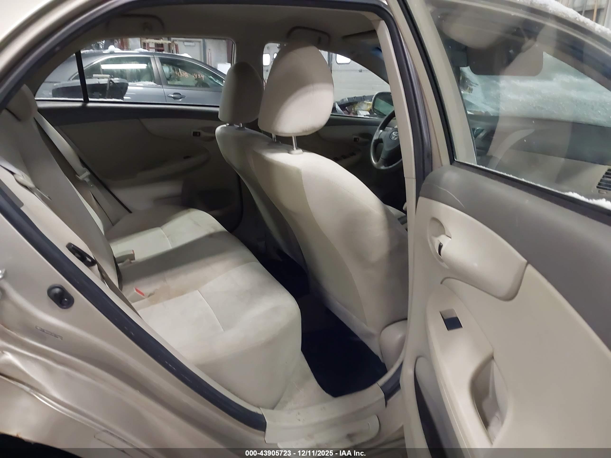 TOYOTA COROLLA image 8