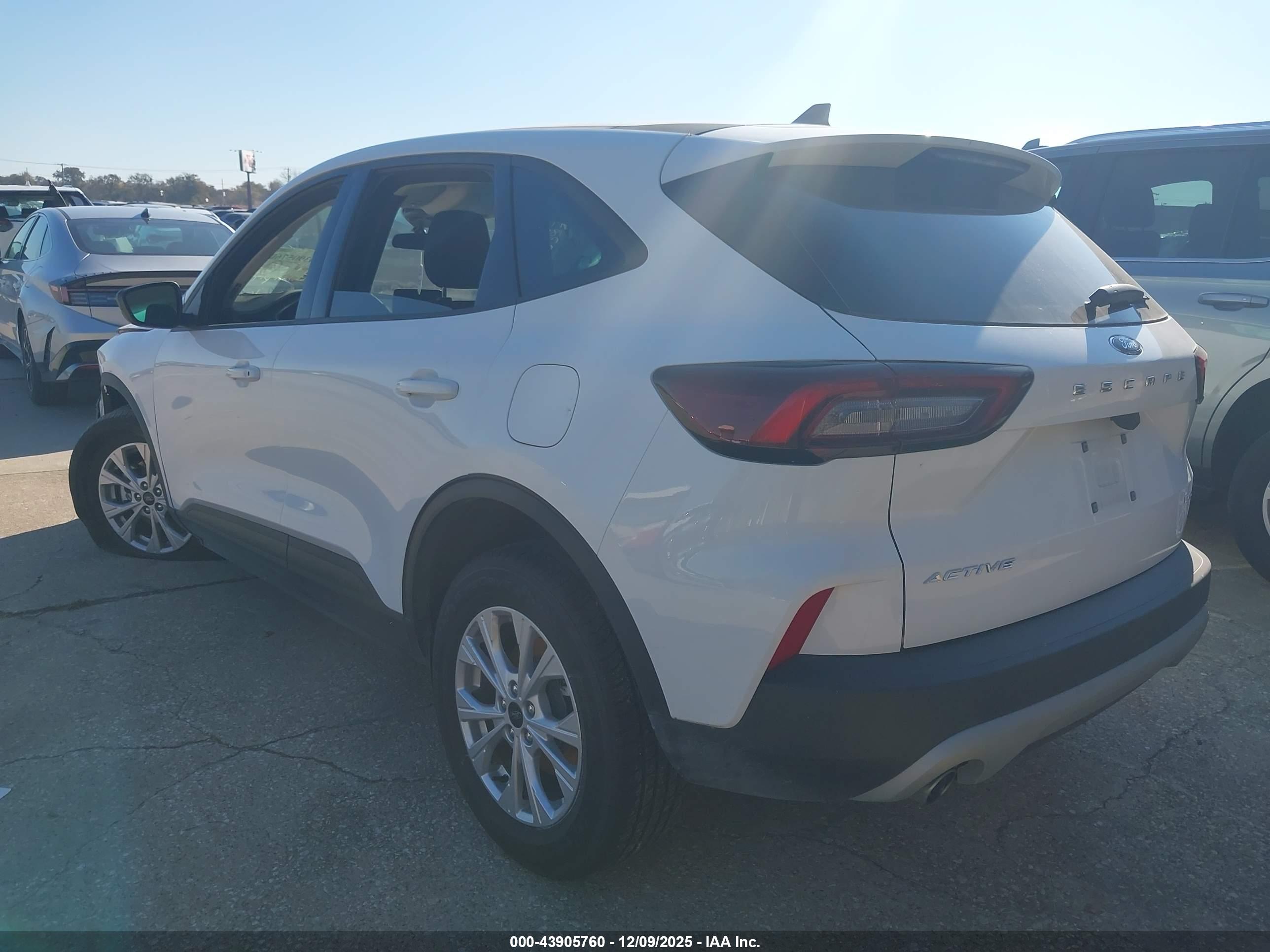 FORD ESCAPE image 3
