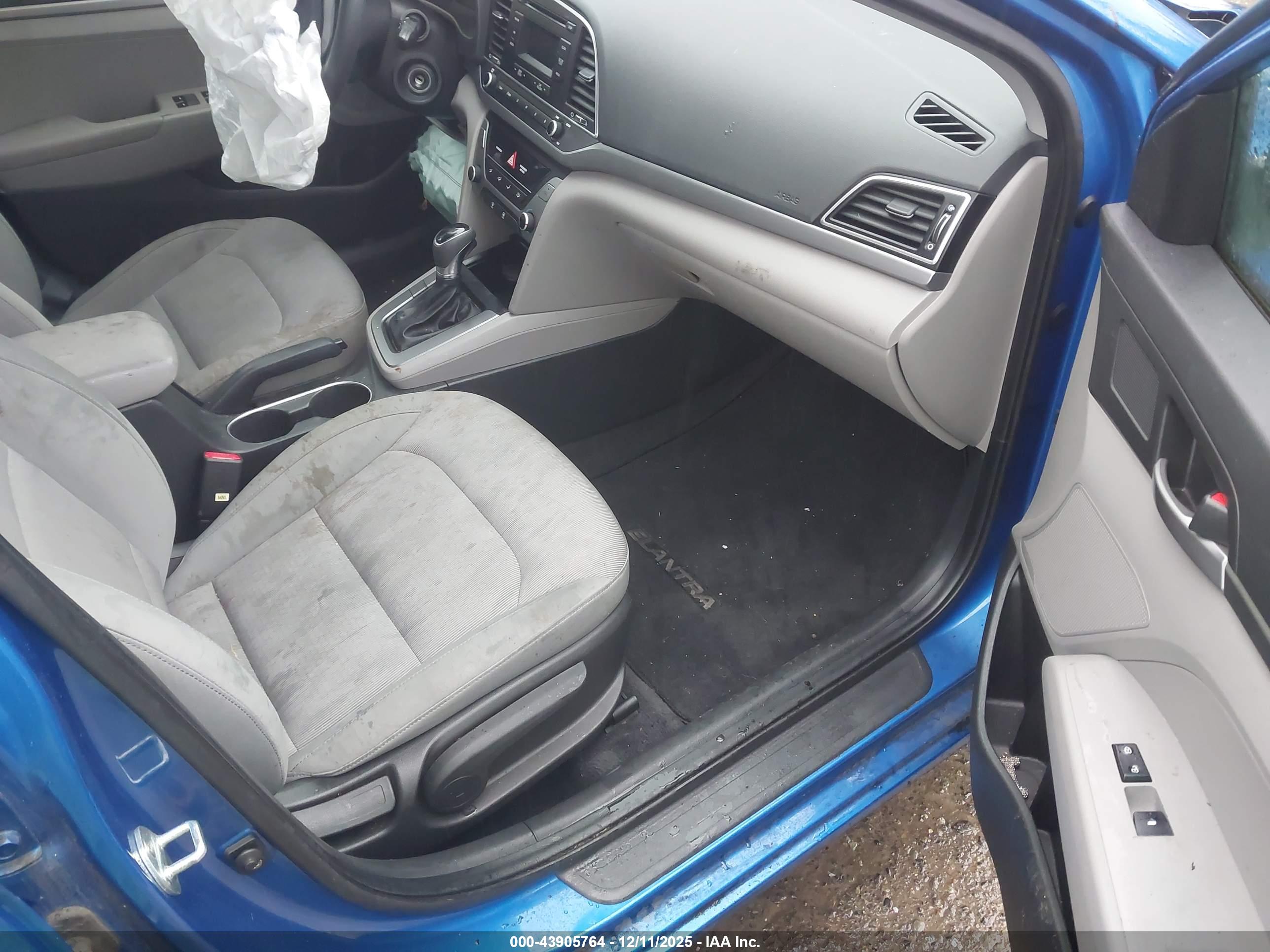 HYUNDAI ELANTRA image 5
