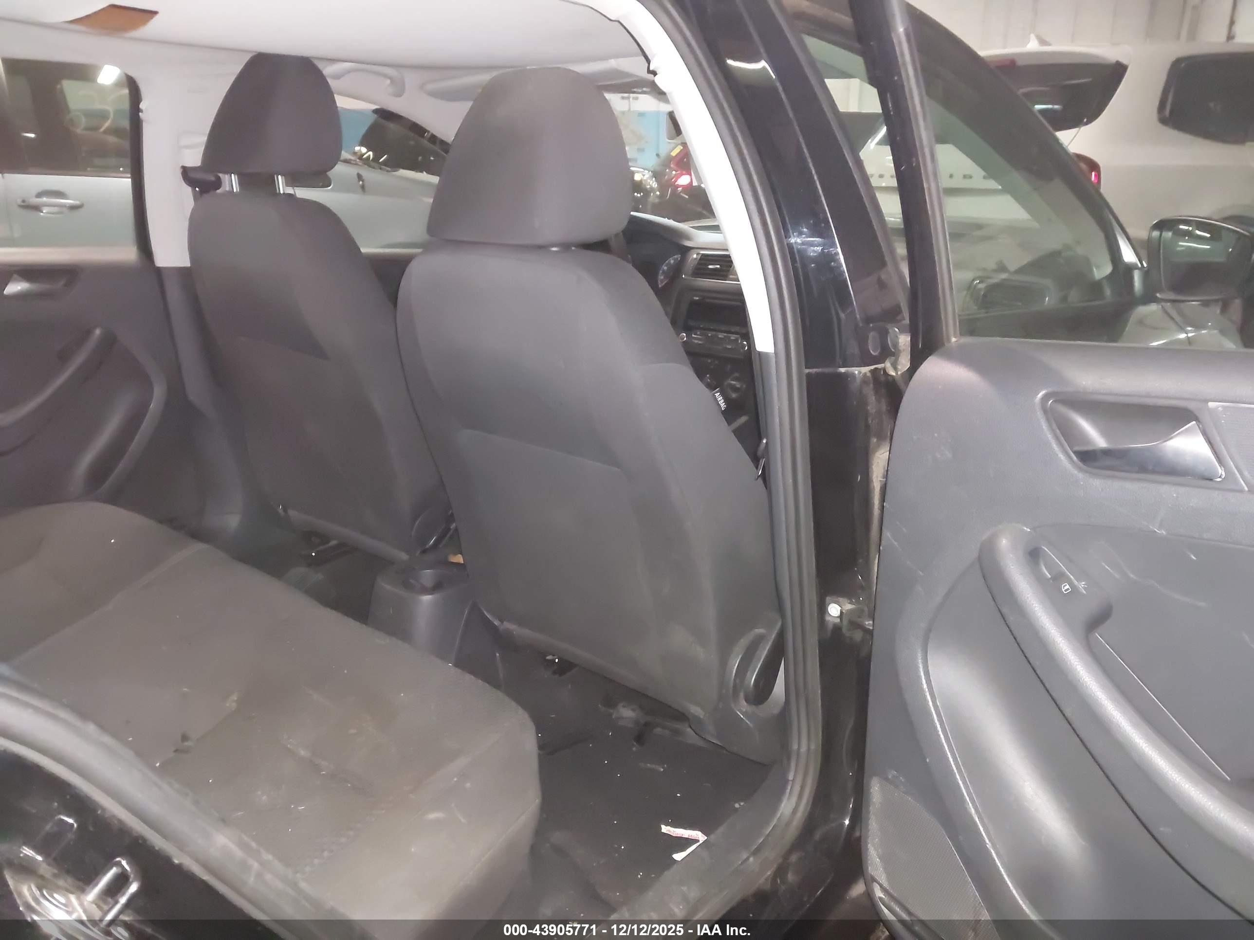 VOLKSWAGEN JETTA image 8