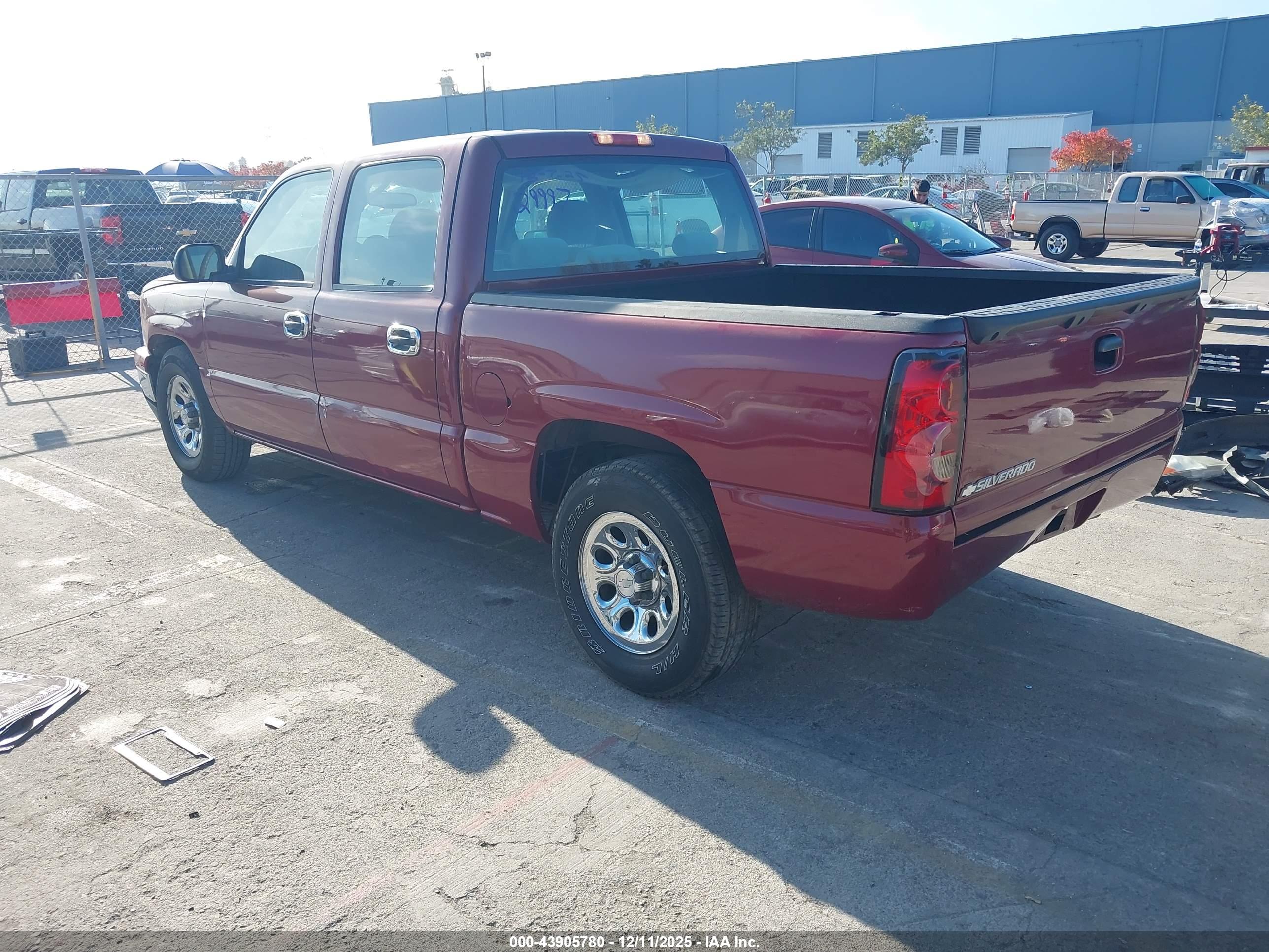 CHEVROLET SILVERADO image 3