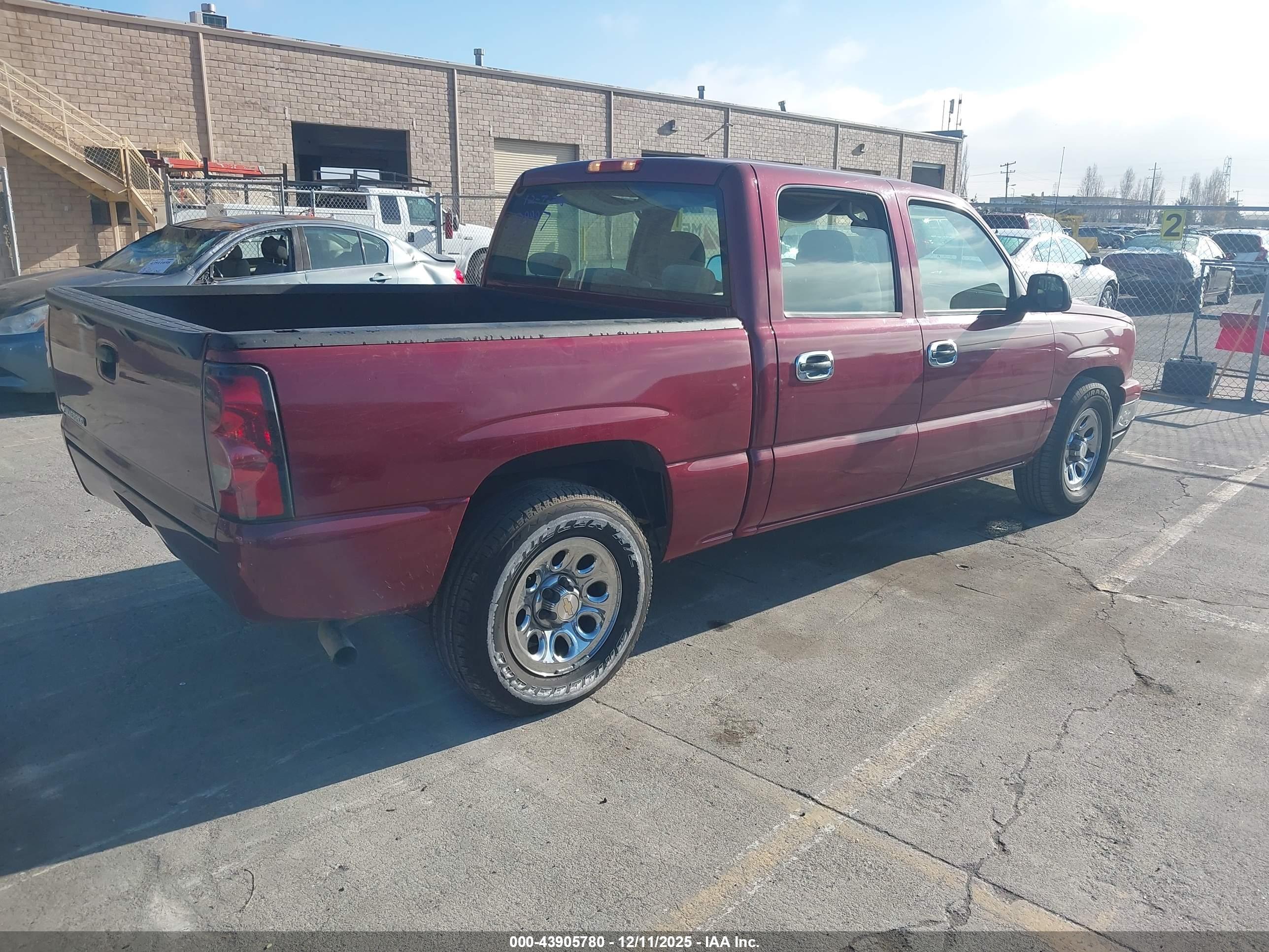 CHEVROLET SILVERADO image 4