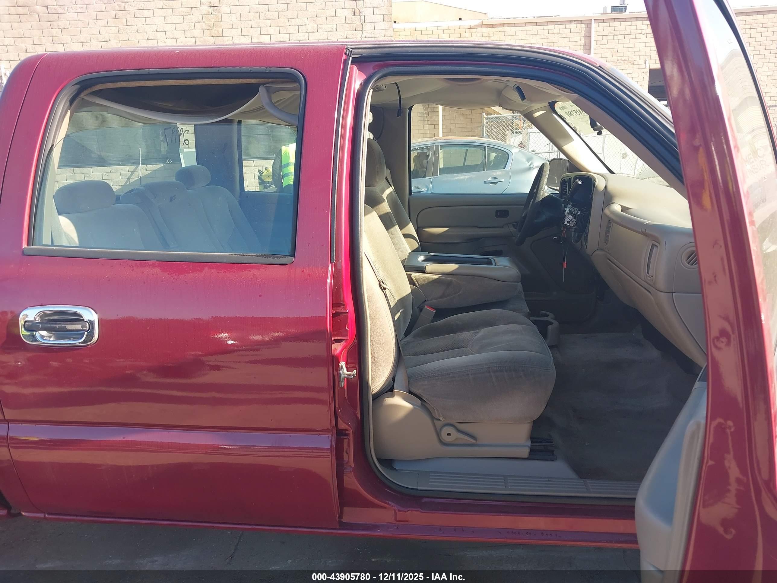CHEVROLET SILVERADO image 5