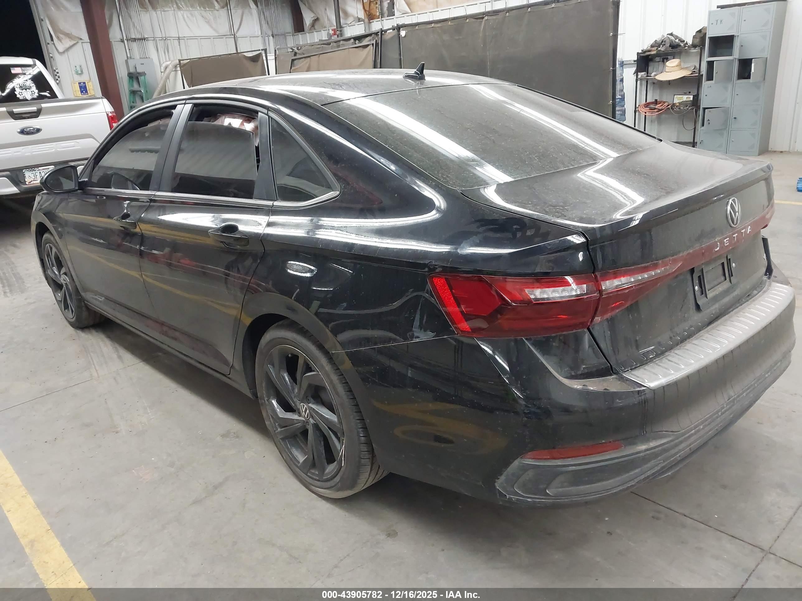 VOLKSWAGEN JETTA image 3