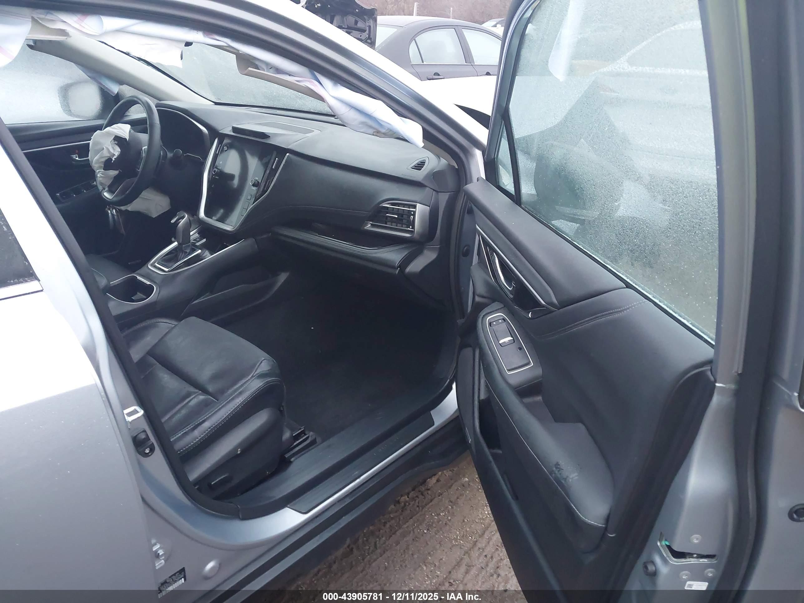 SUBARU OUTBACK image 5