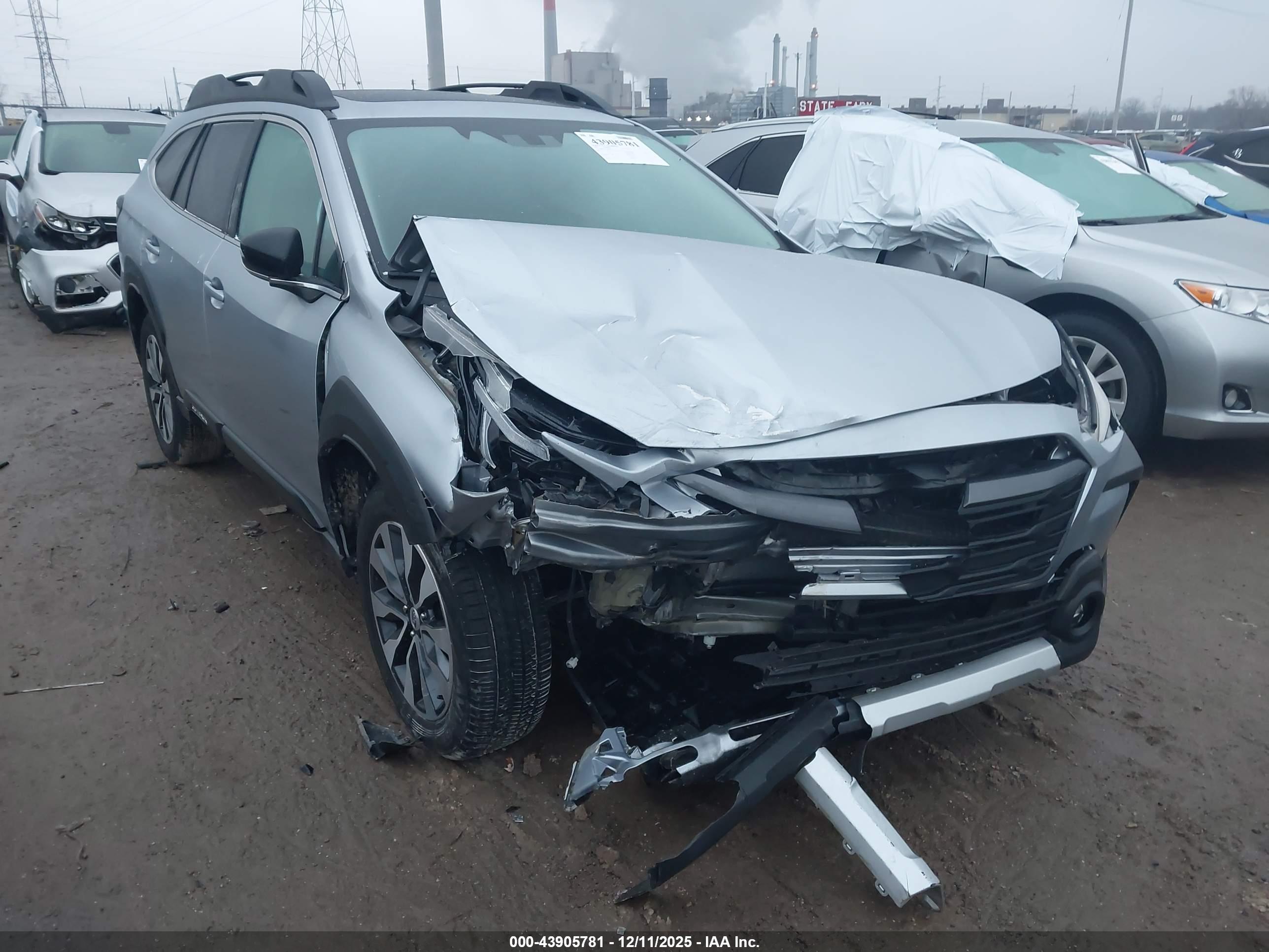 SUBARU OUTBACK image 6