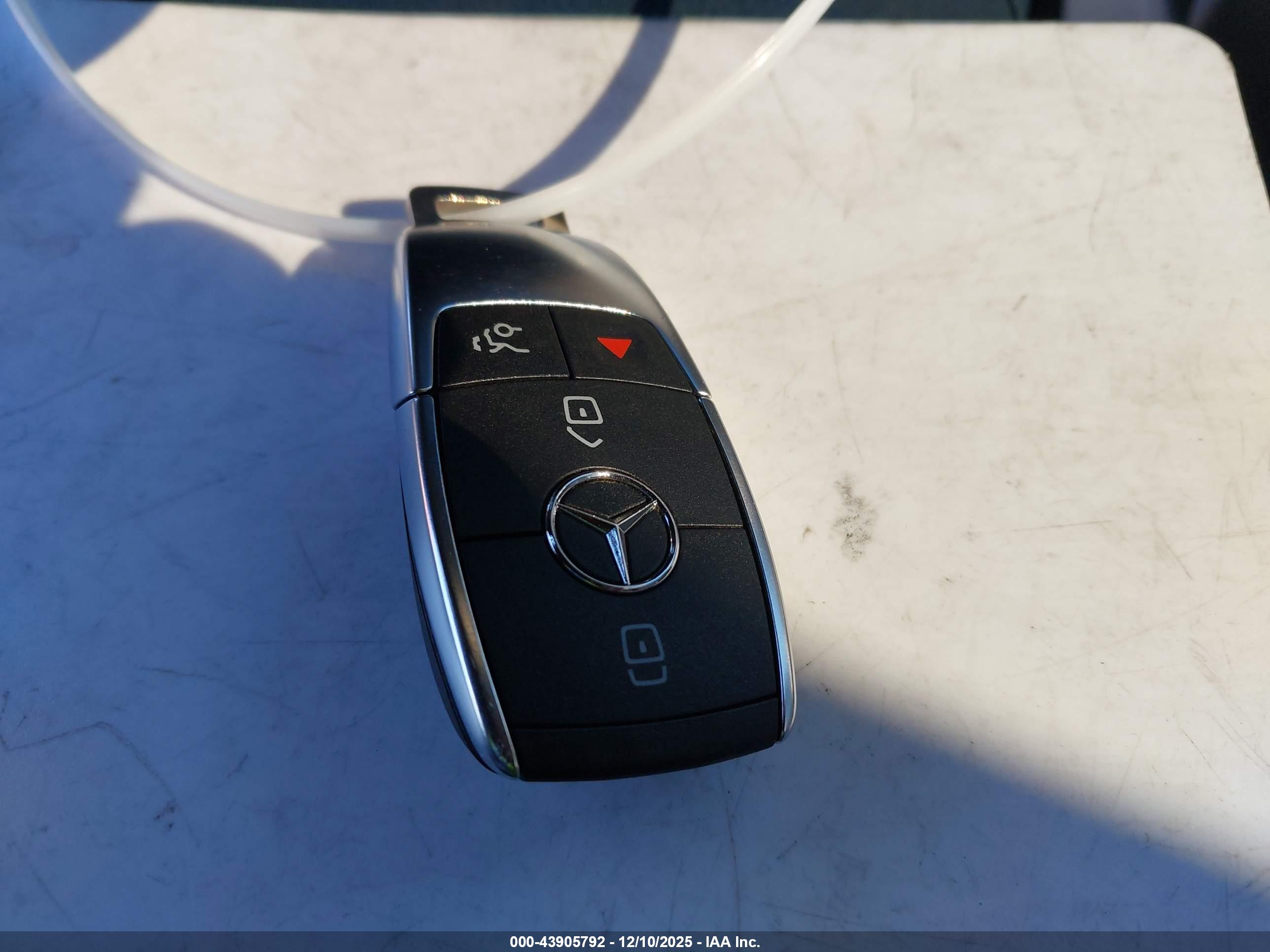 MERCEDES-BENZ EQB image 11