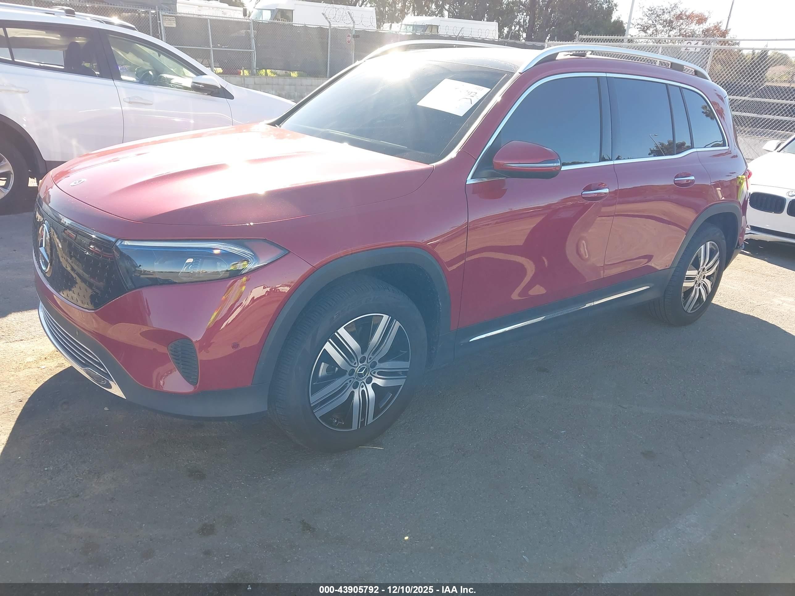 MERCEDES-BENZ EQB image 2