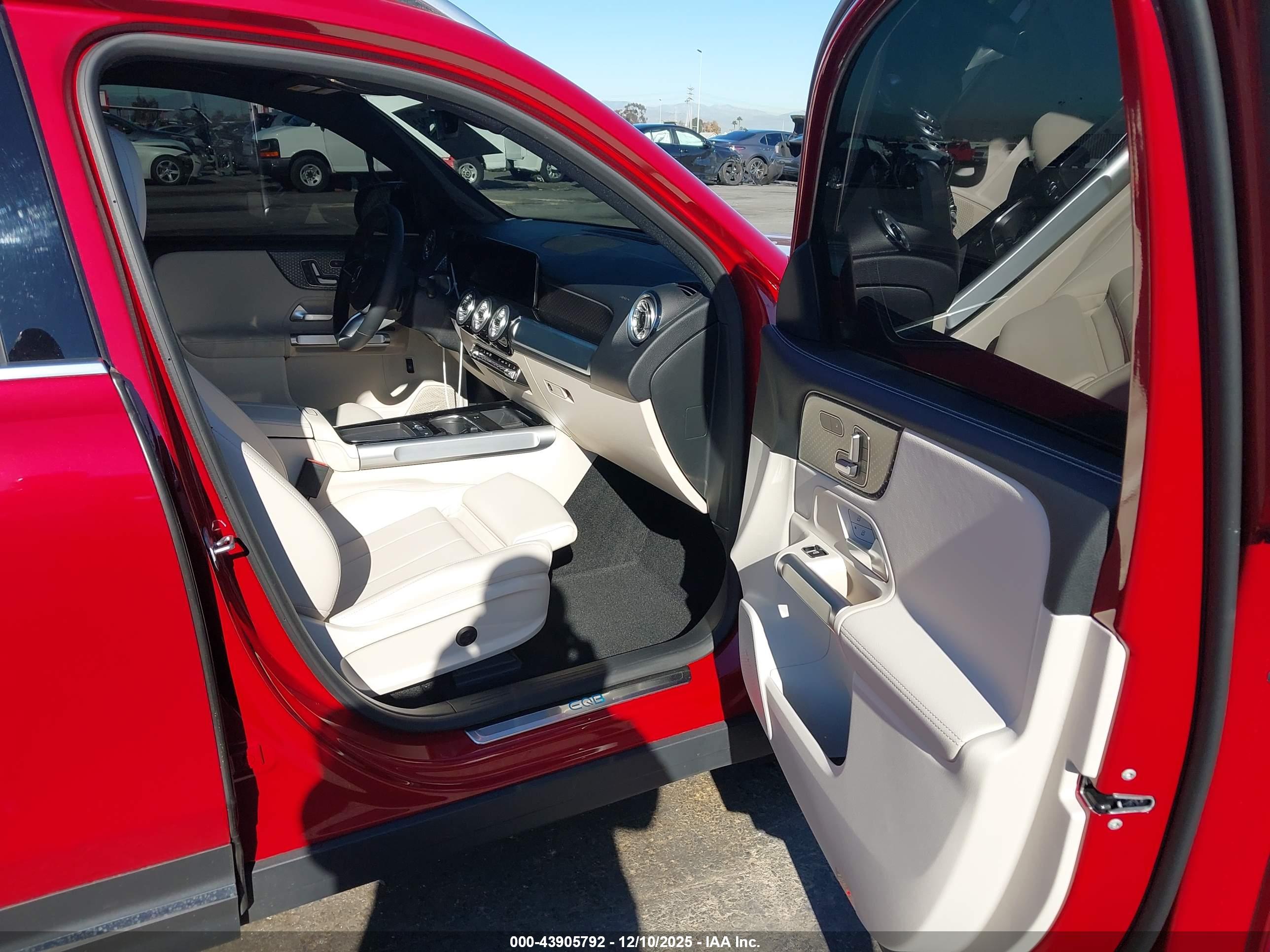 MERCEDES-BENZ EQB image 5