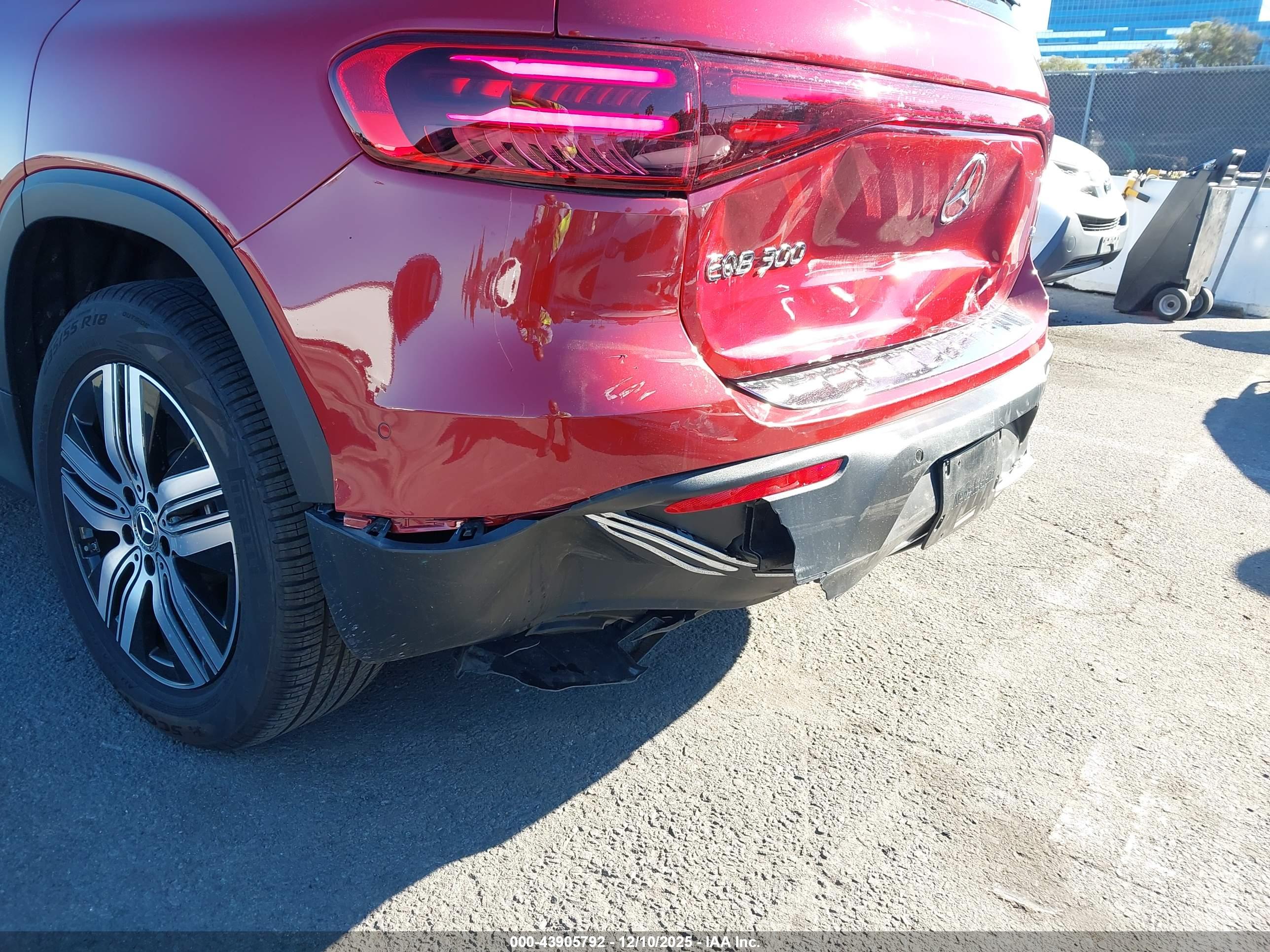 MERCEDES-BENZ EQB image 6