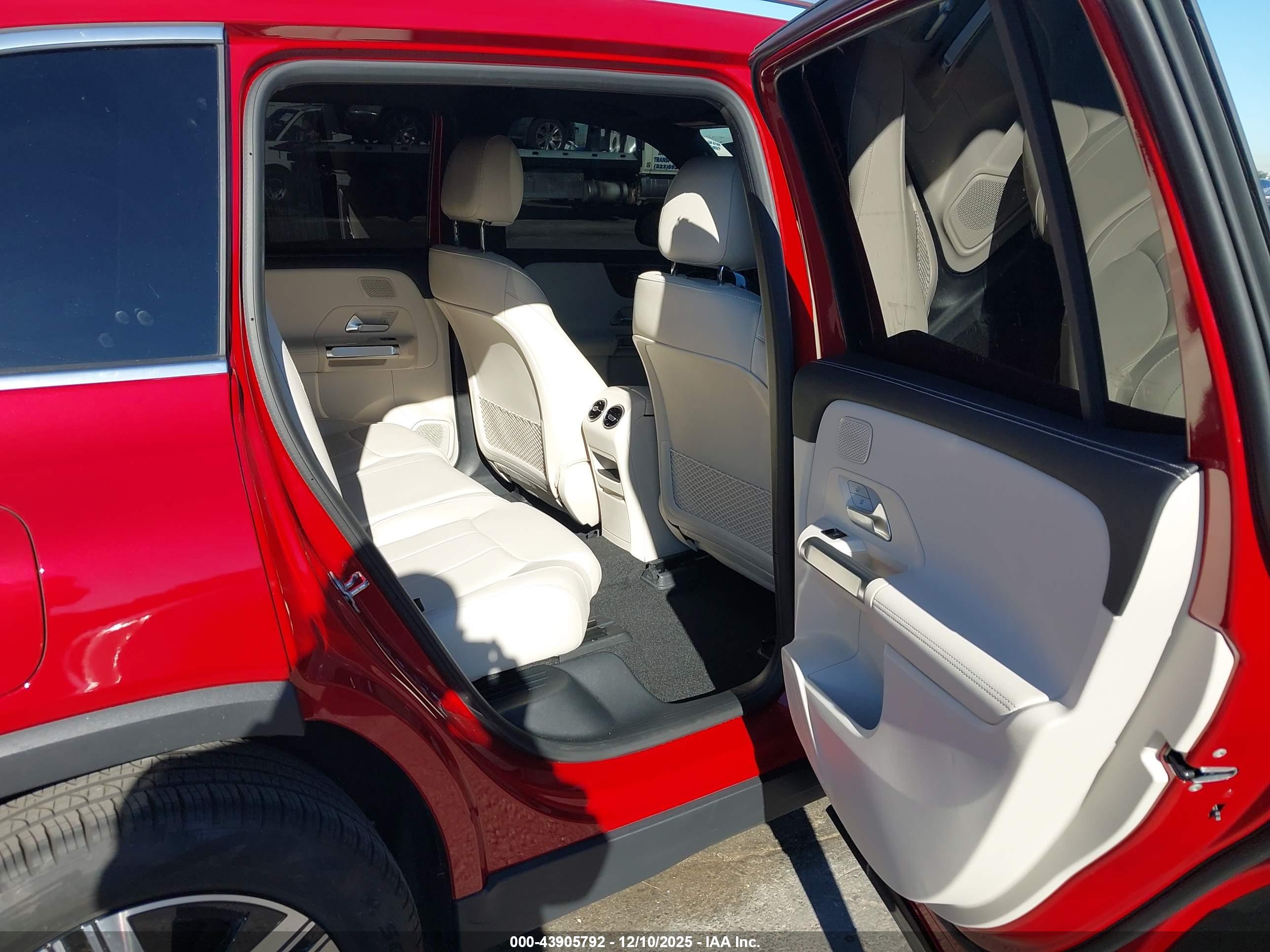MERCEDES-BENZ EQB image 8
