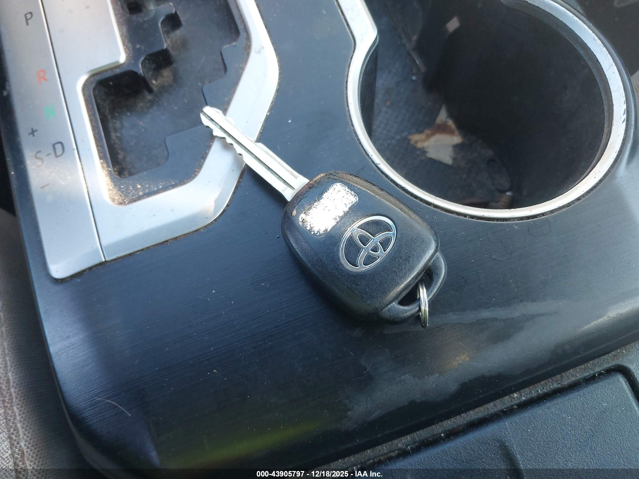 TOYOTA CAMRY image 11