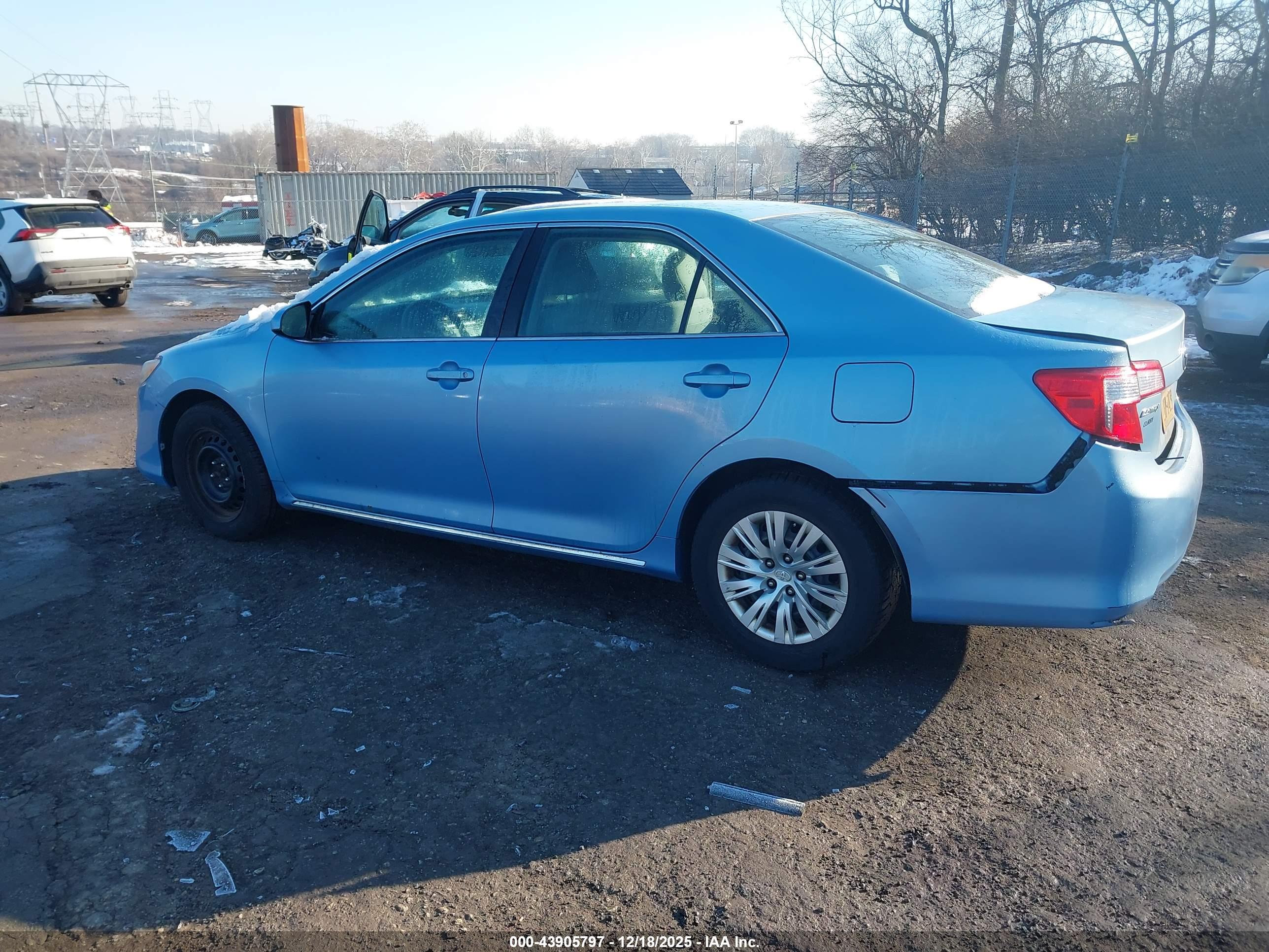 TOYOTA CAMRY image 3