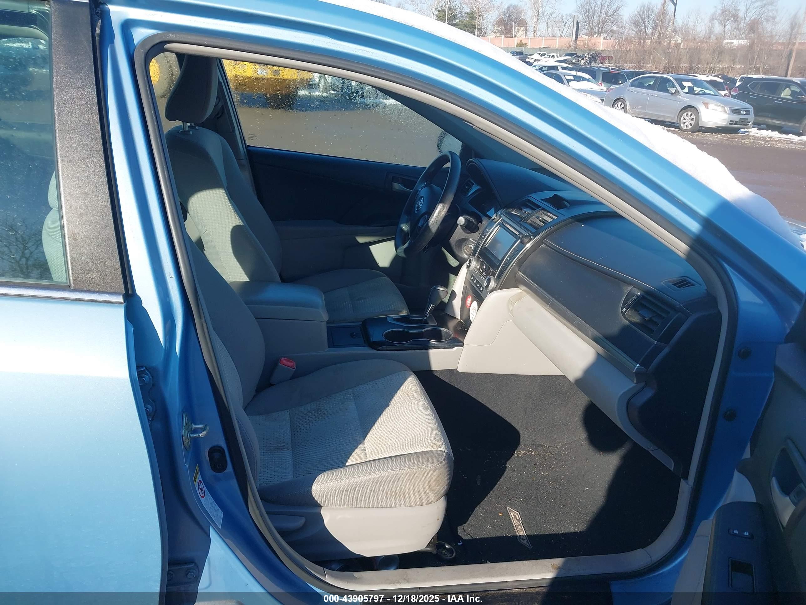 TOYOTA CAMRY image 5