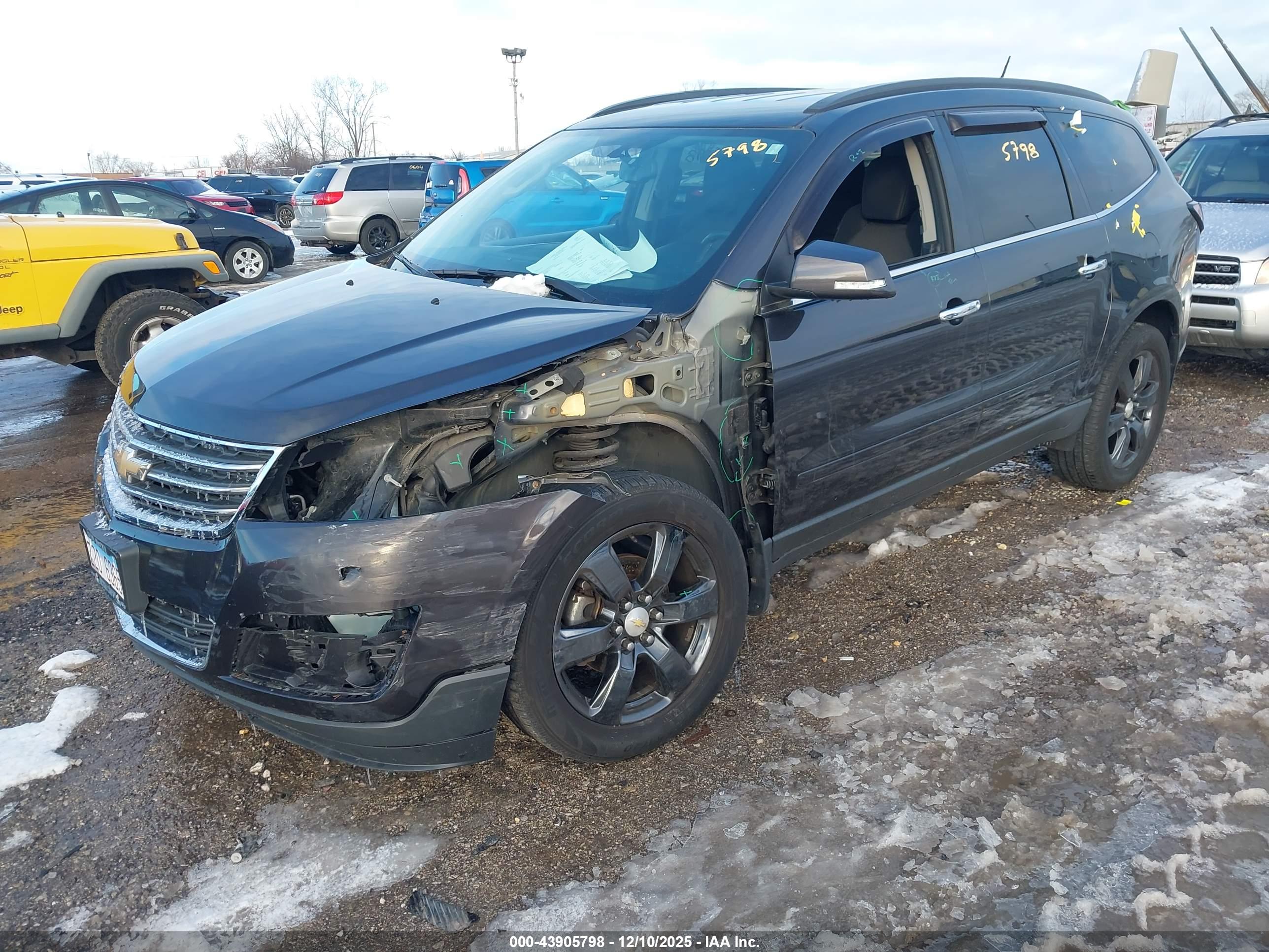 CHEVROLET TRAVERSE image 2