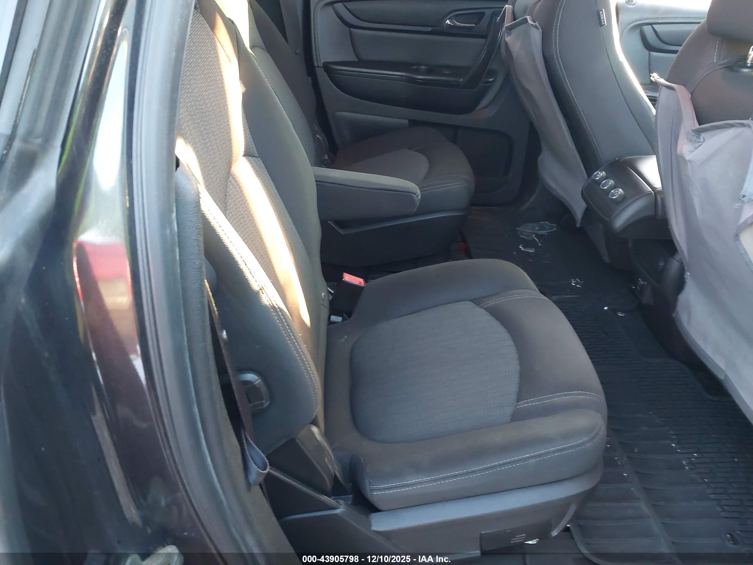 CHEVROLET TRAVERSE image 8