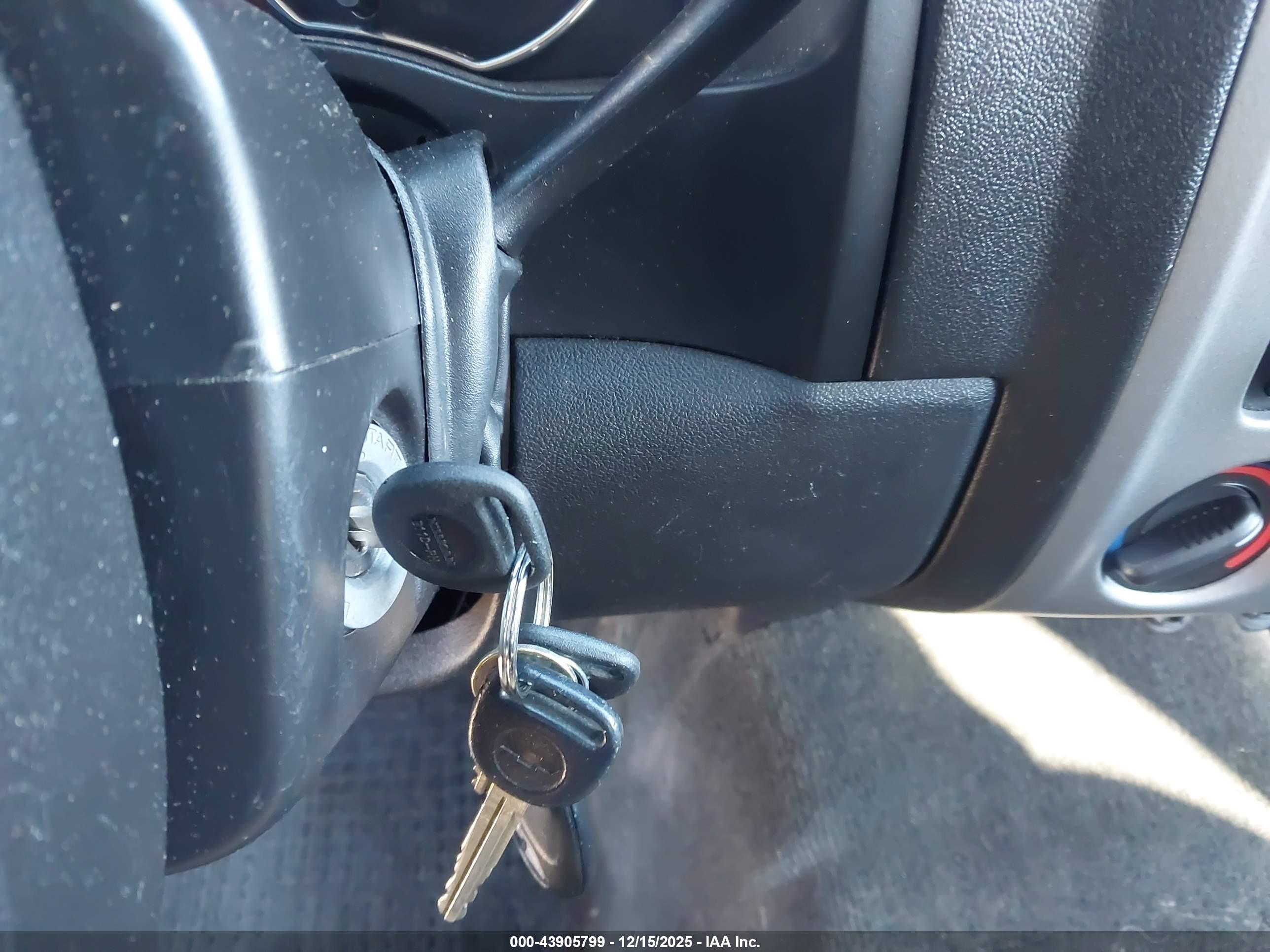 CHEVROLET COLORADO image 11