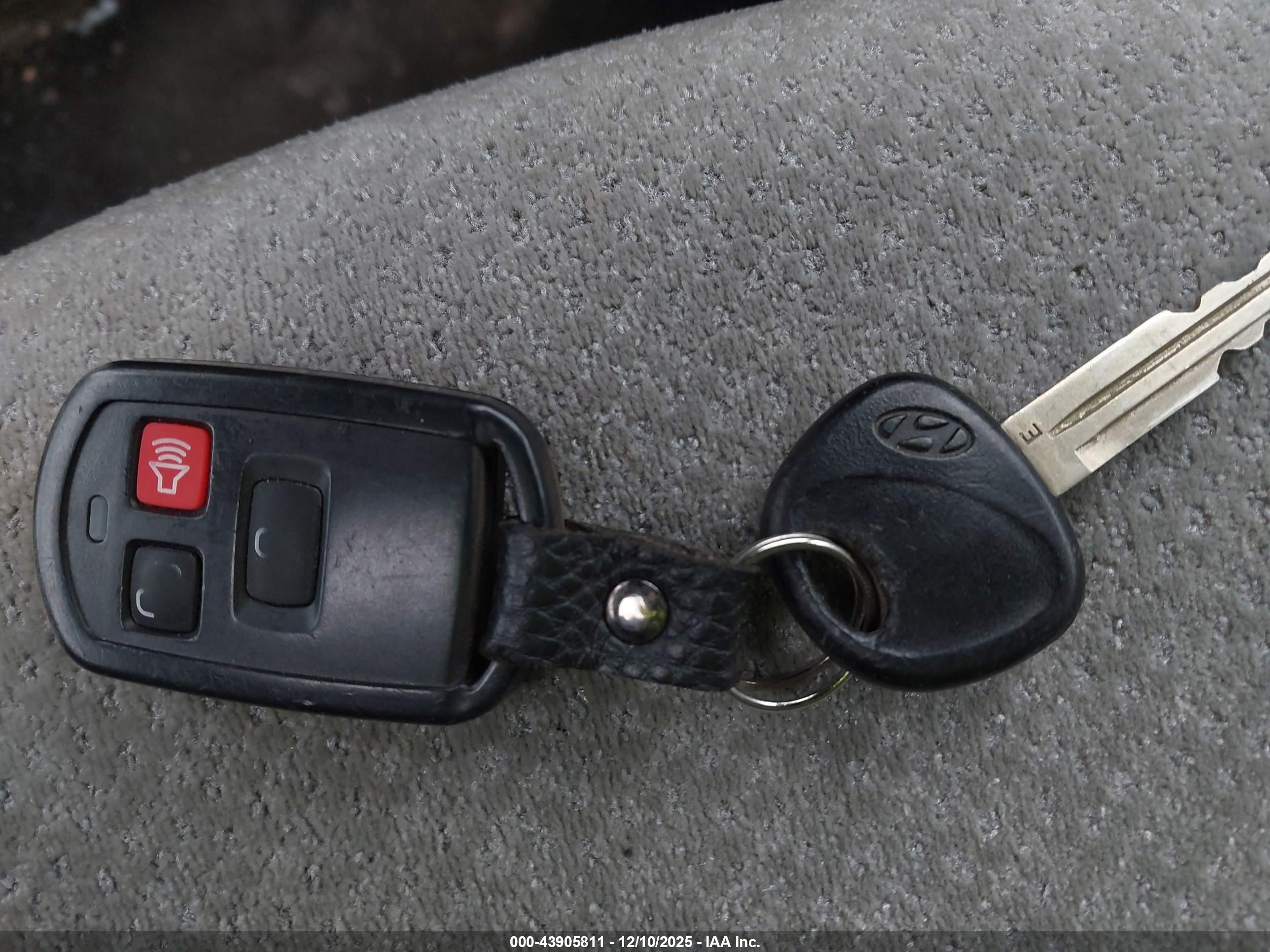 HYUNDAI SANTA image 11