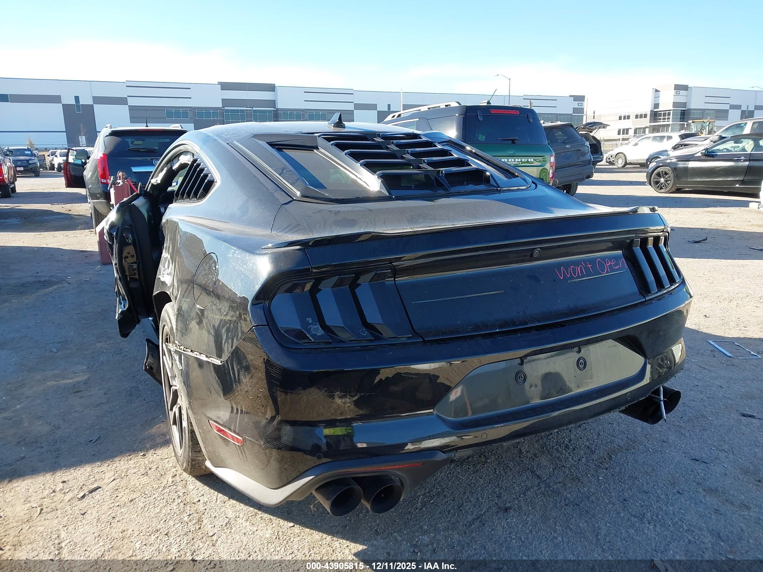 FORD MUSTANG image 3