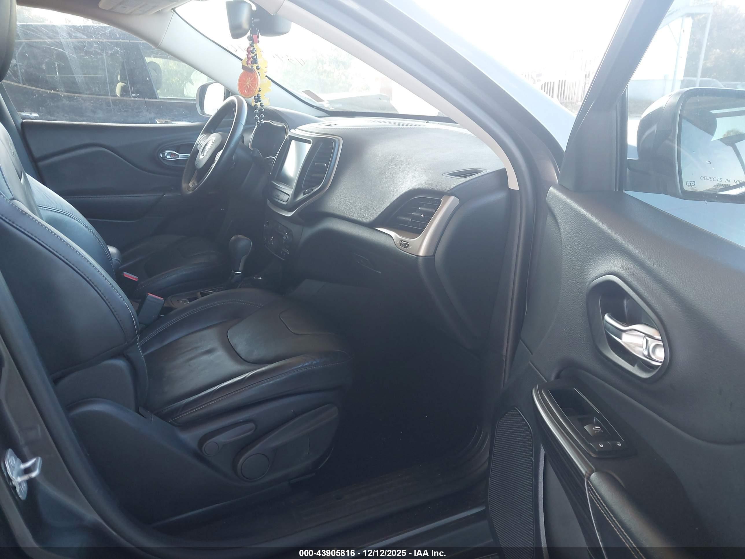 JEEP CHEROKEE image 5