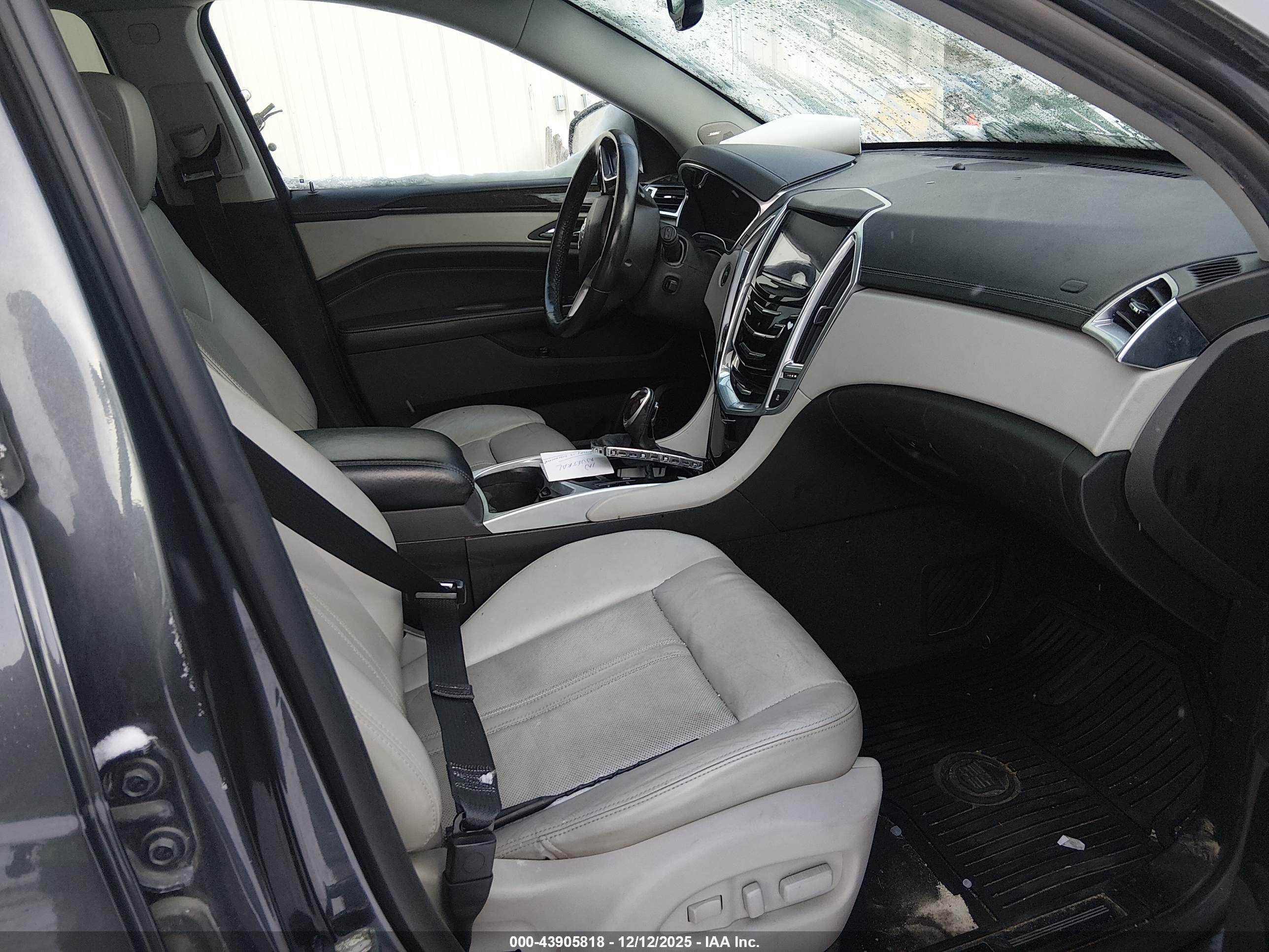 CADILLAC SRX image 5