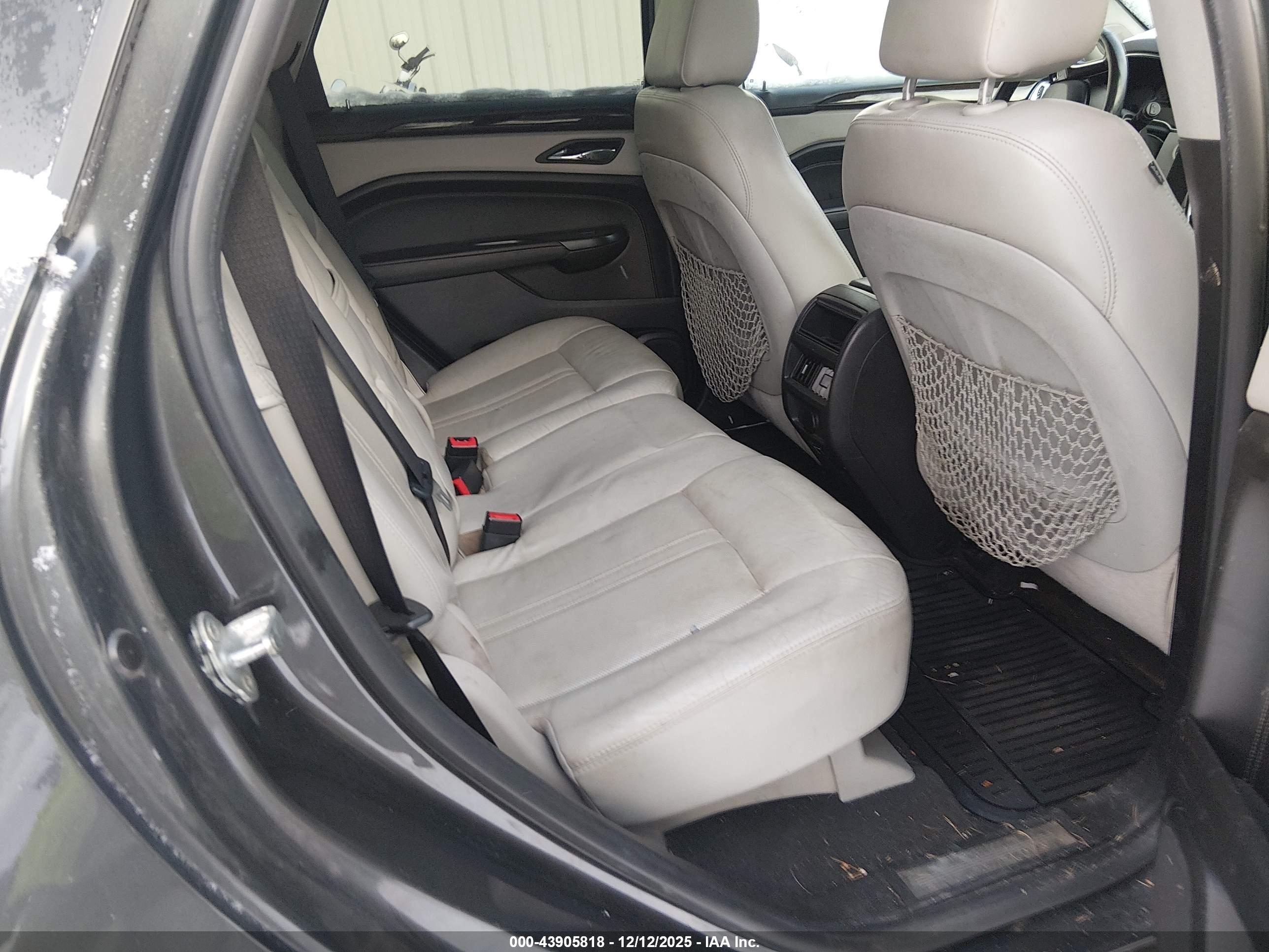 CADILLAC SRX image 8