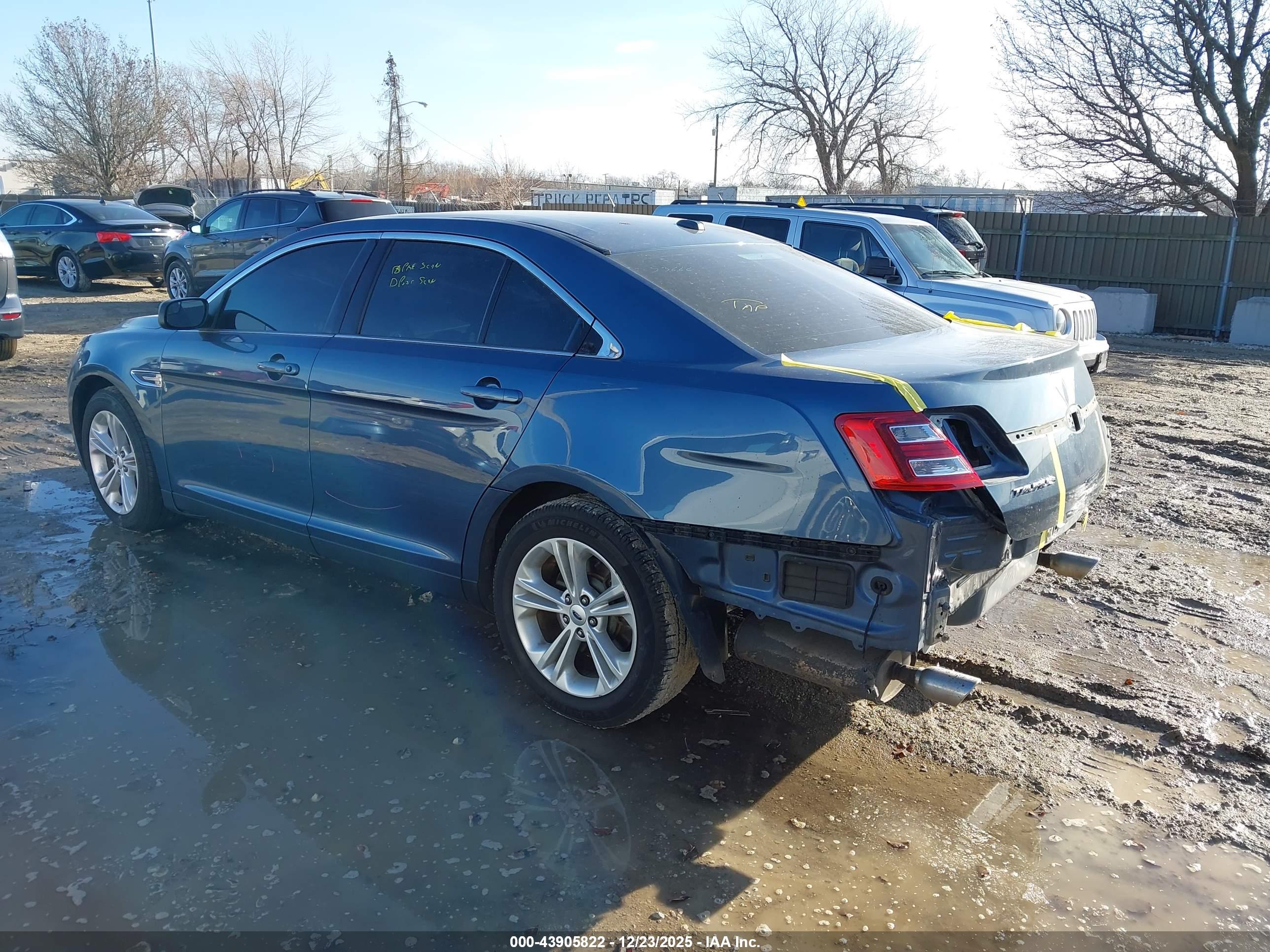 FORD TAURUS image 3