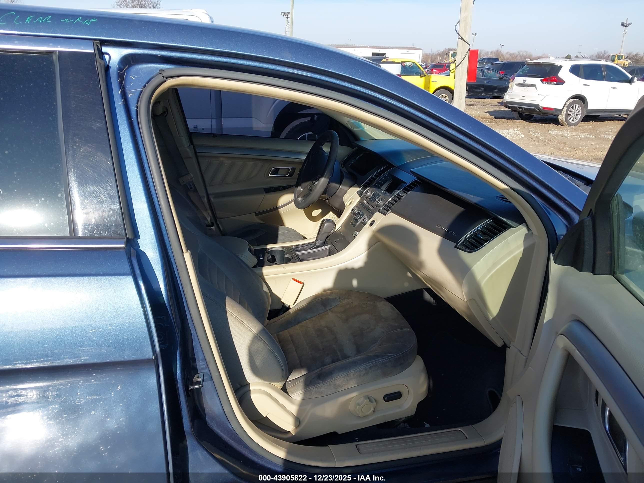 FORD TAURUS image 5