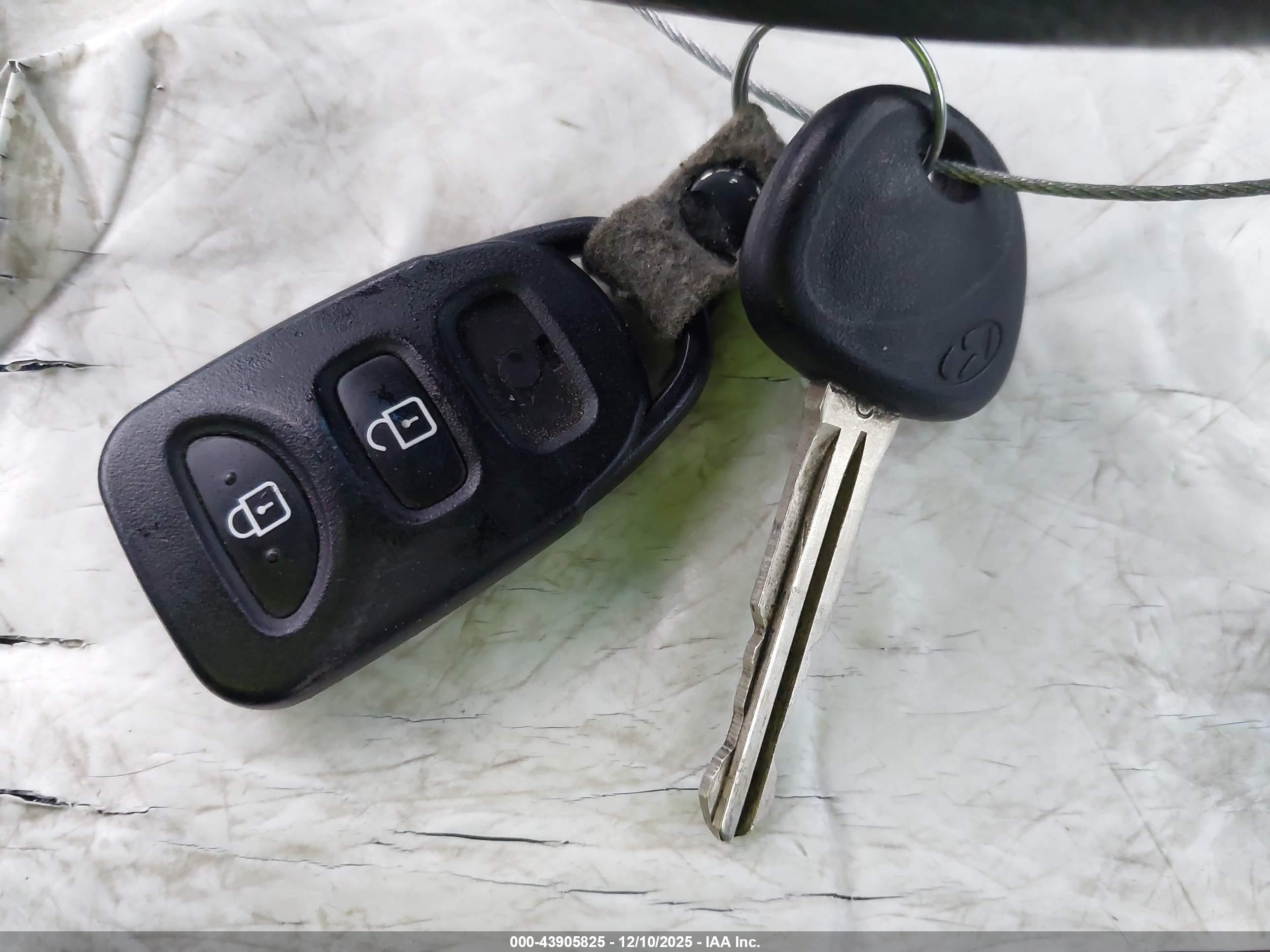 HYUNDAI ELANTRA image 11